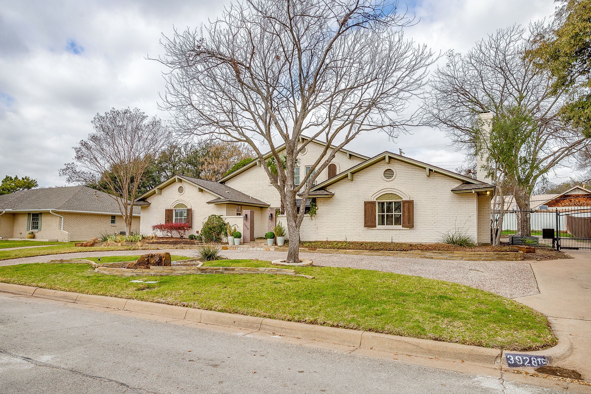 3928 Stonehenge Road