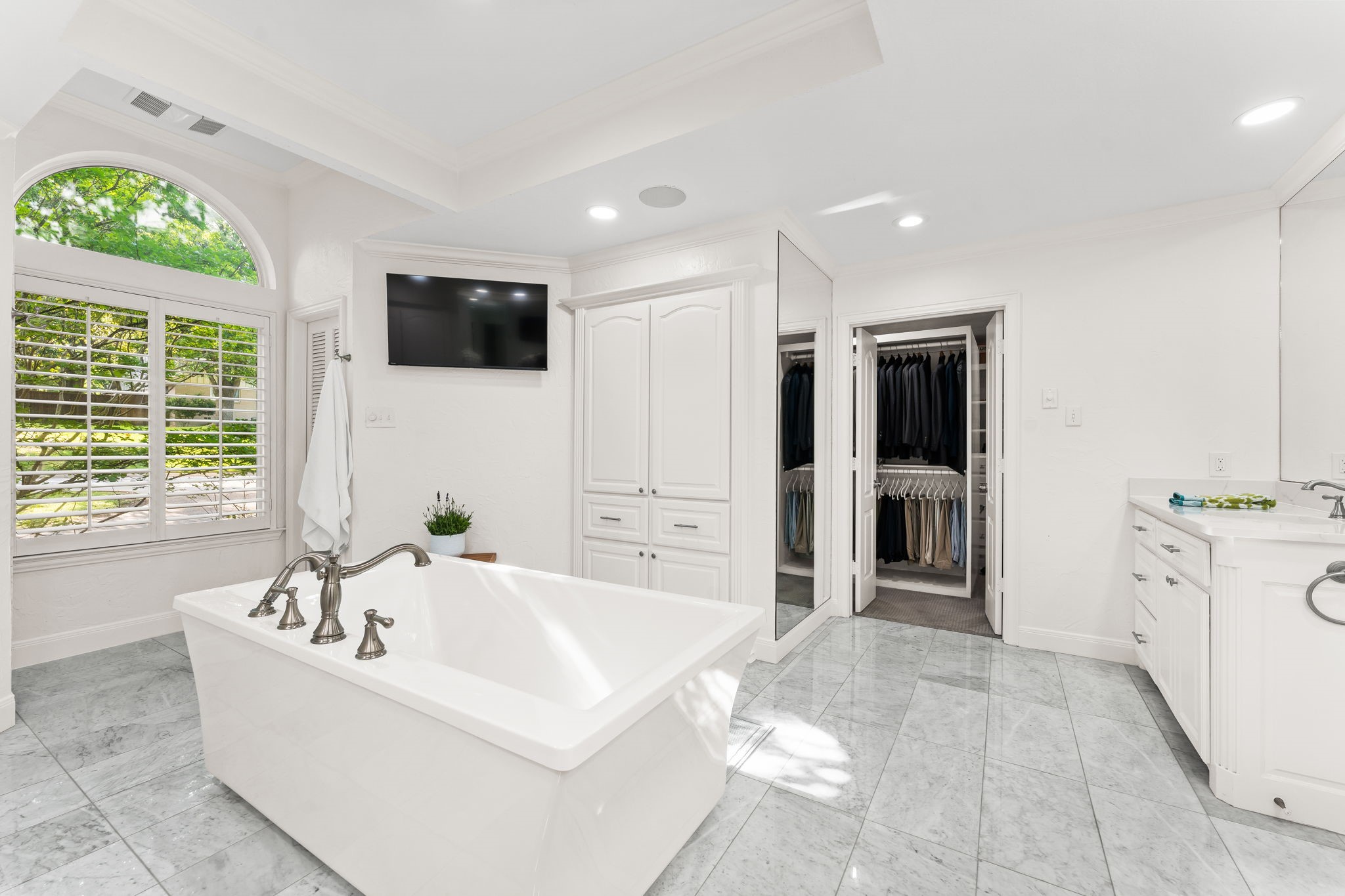 4217 Hildring Drive E