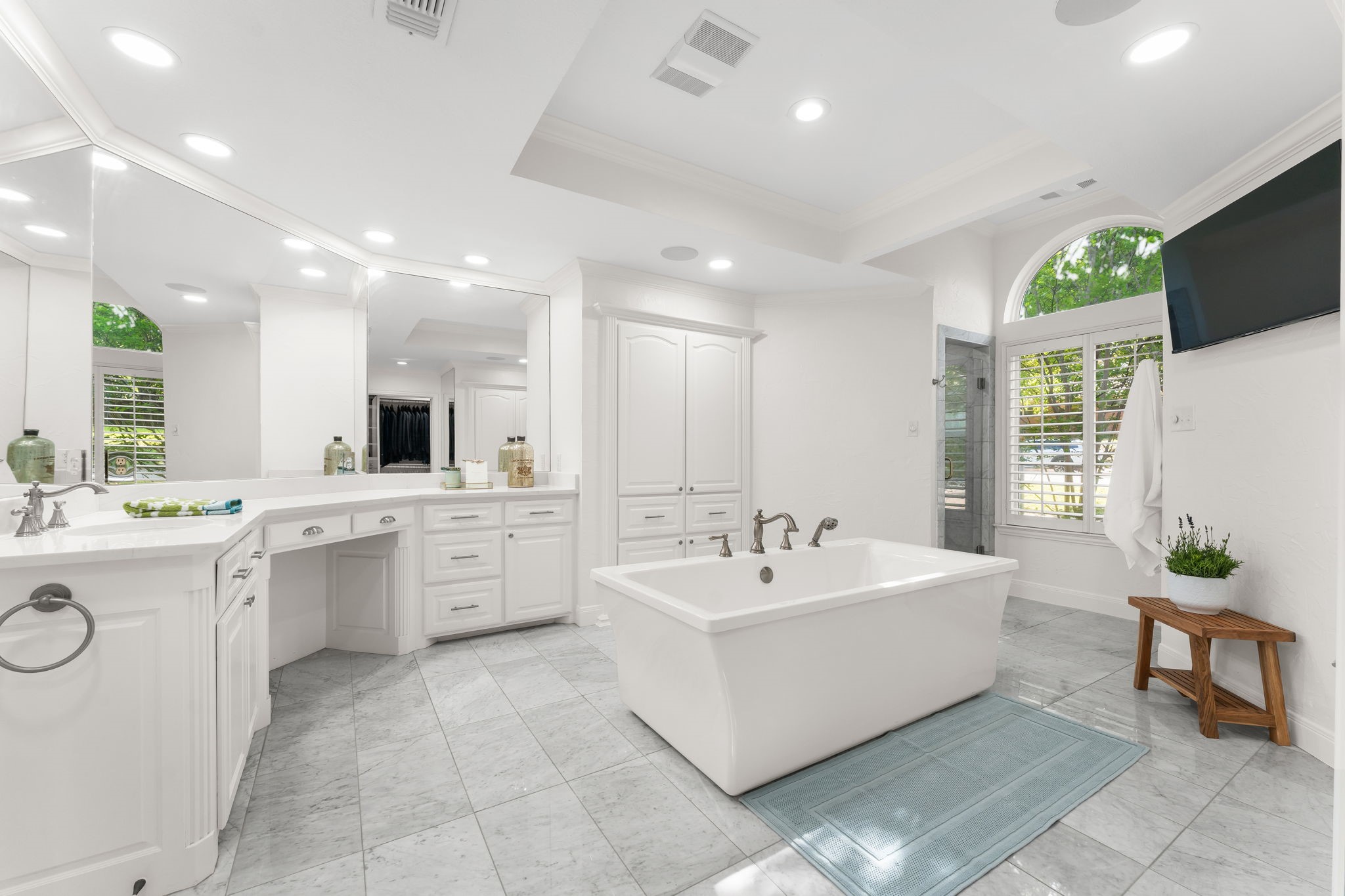 4217 Hildring Drive E