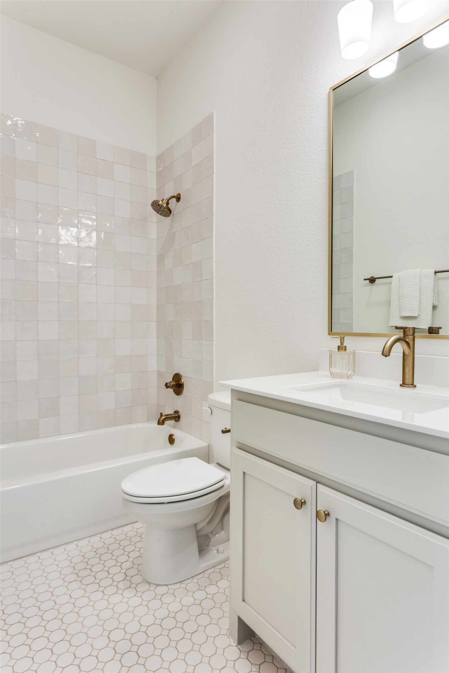 274 Observation Drive N