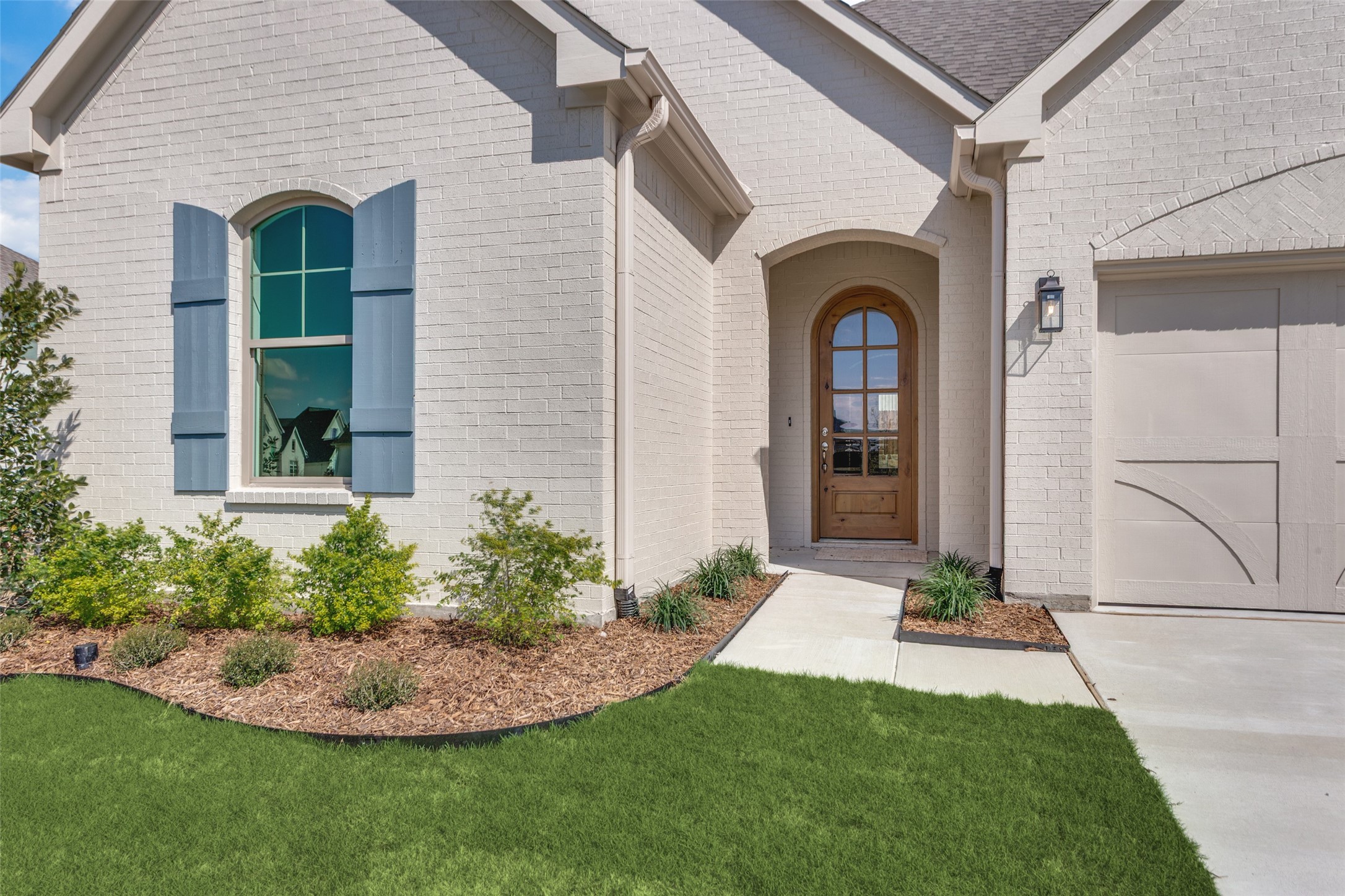 274 Observation Drive N