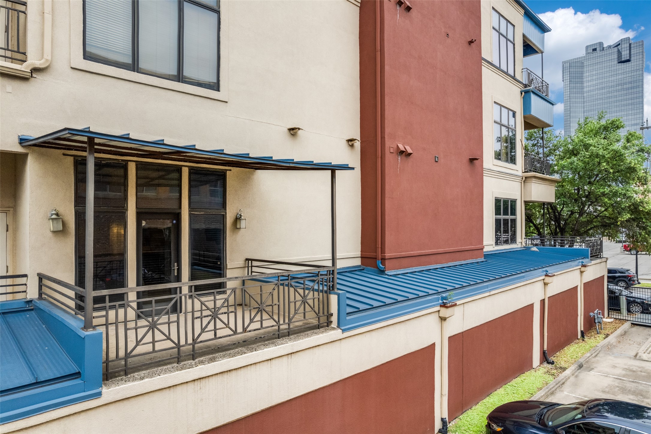 601 E 1st Street 220