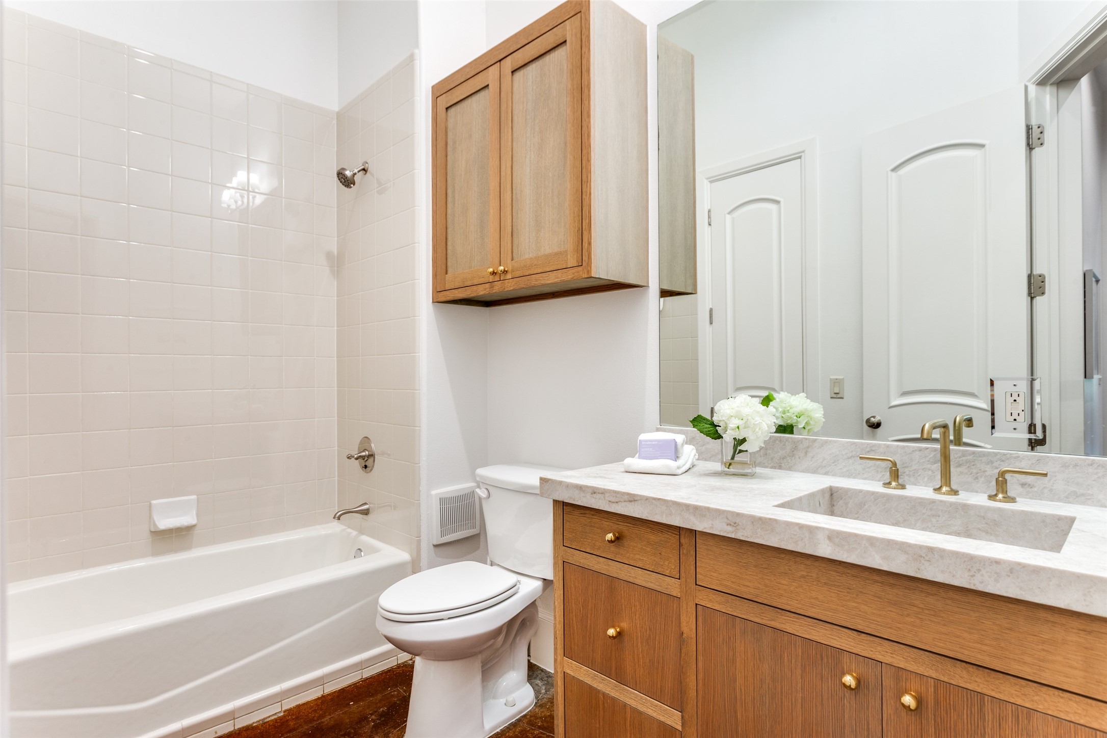 601 E 1st Street 220