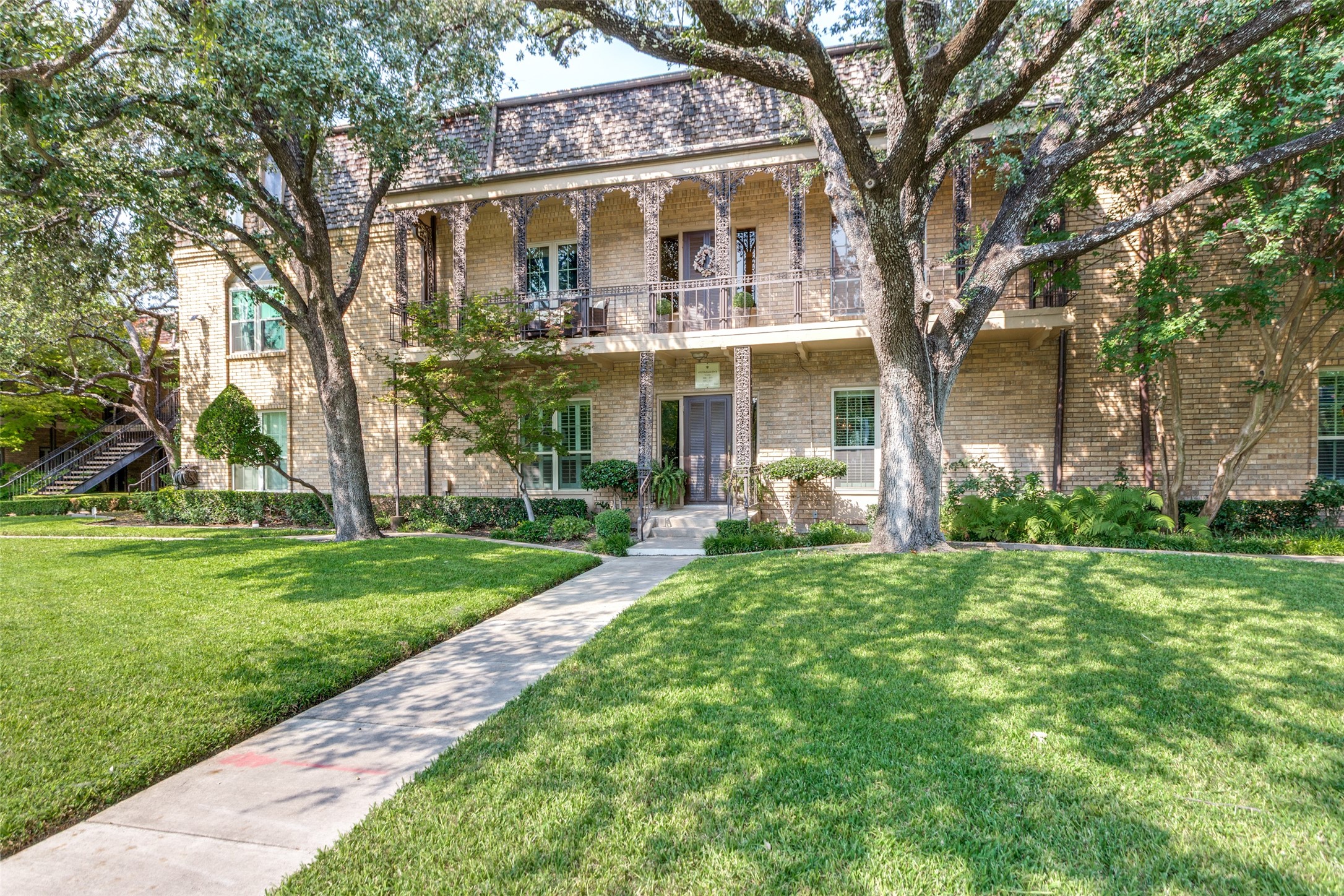4312 Bellaire Drive S 204