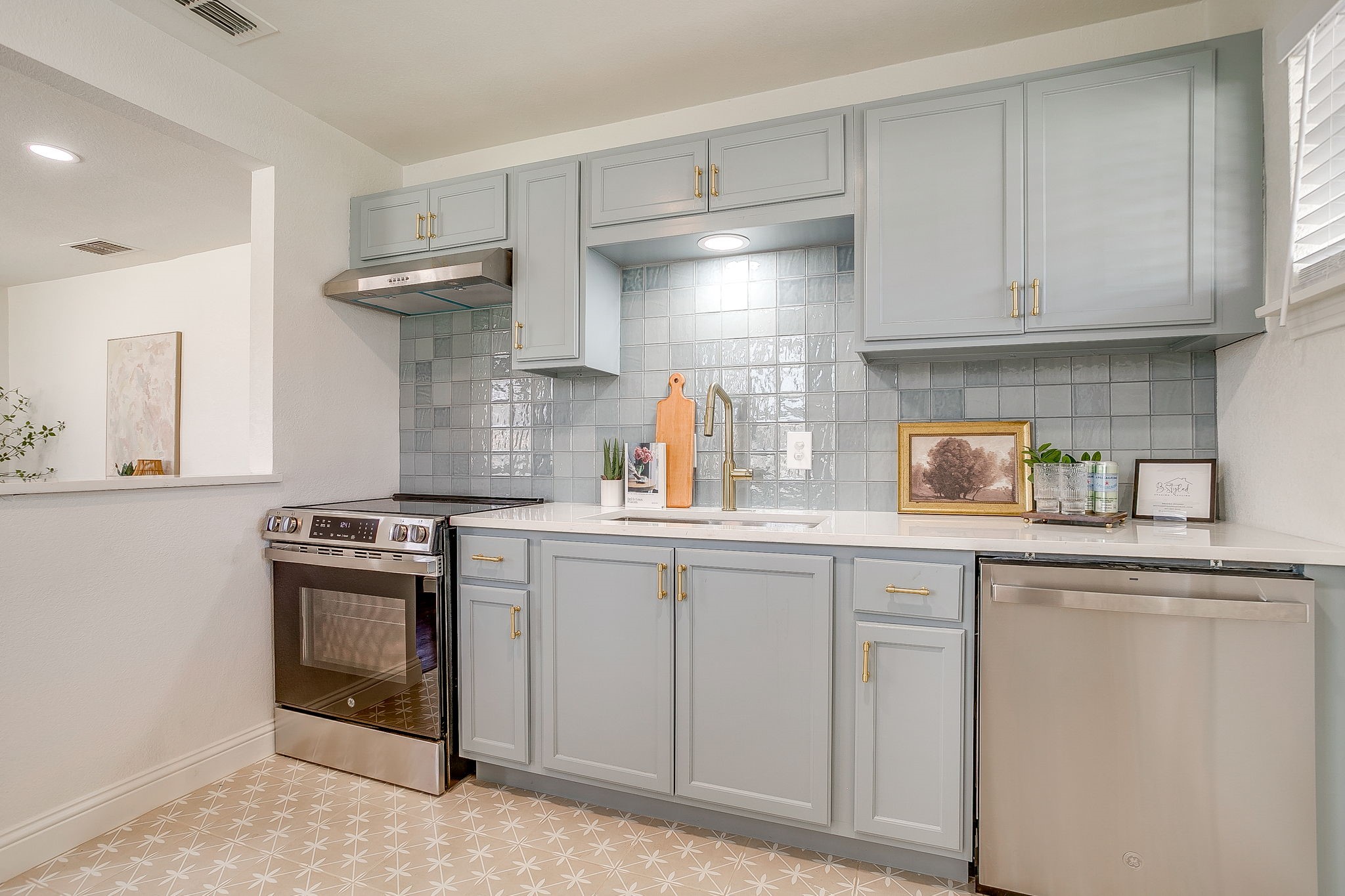 4413 Wellesley Avenue