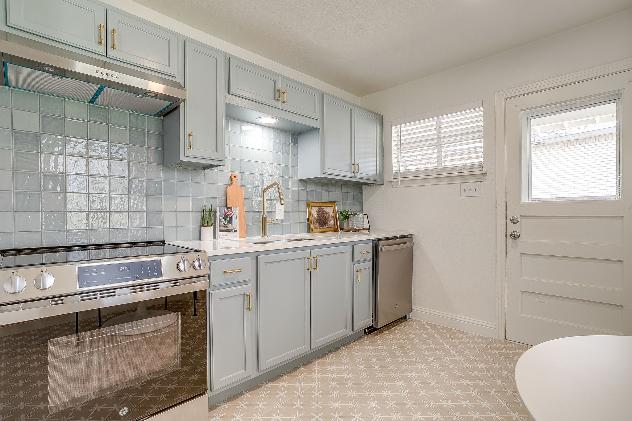 4413 Wellesley Avenue