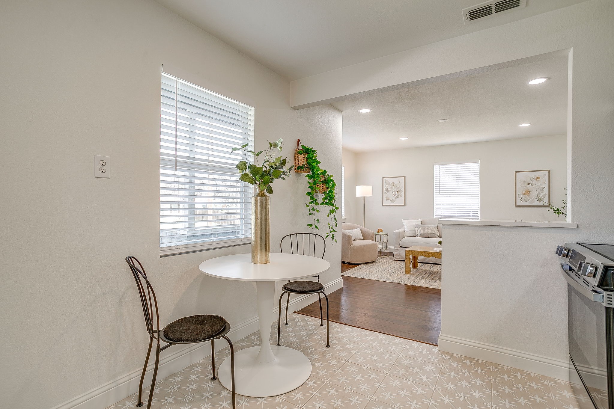 4413 Wellesley Avenue