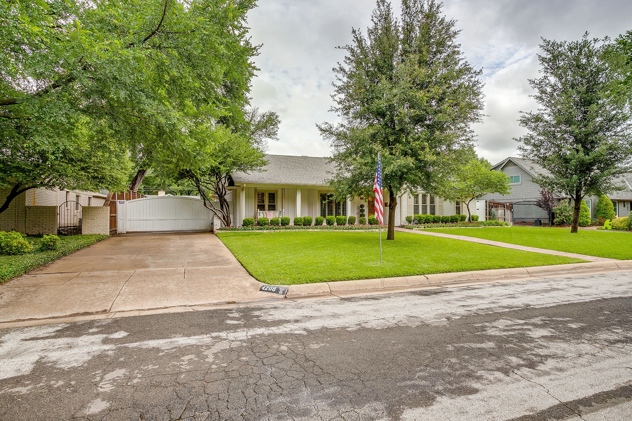 4208 Glenwood Drive