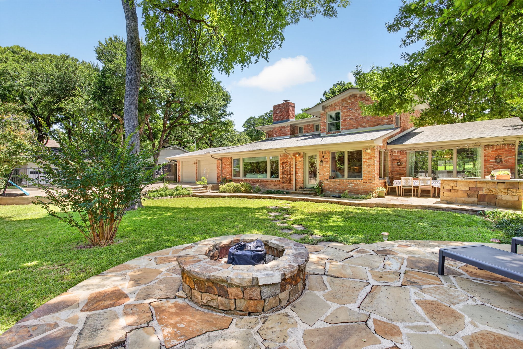 3712 Fox Hollow Street