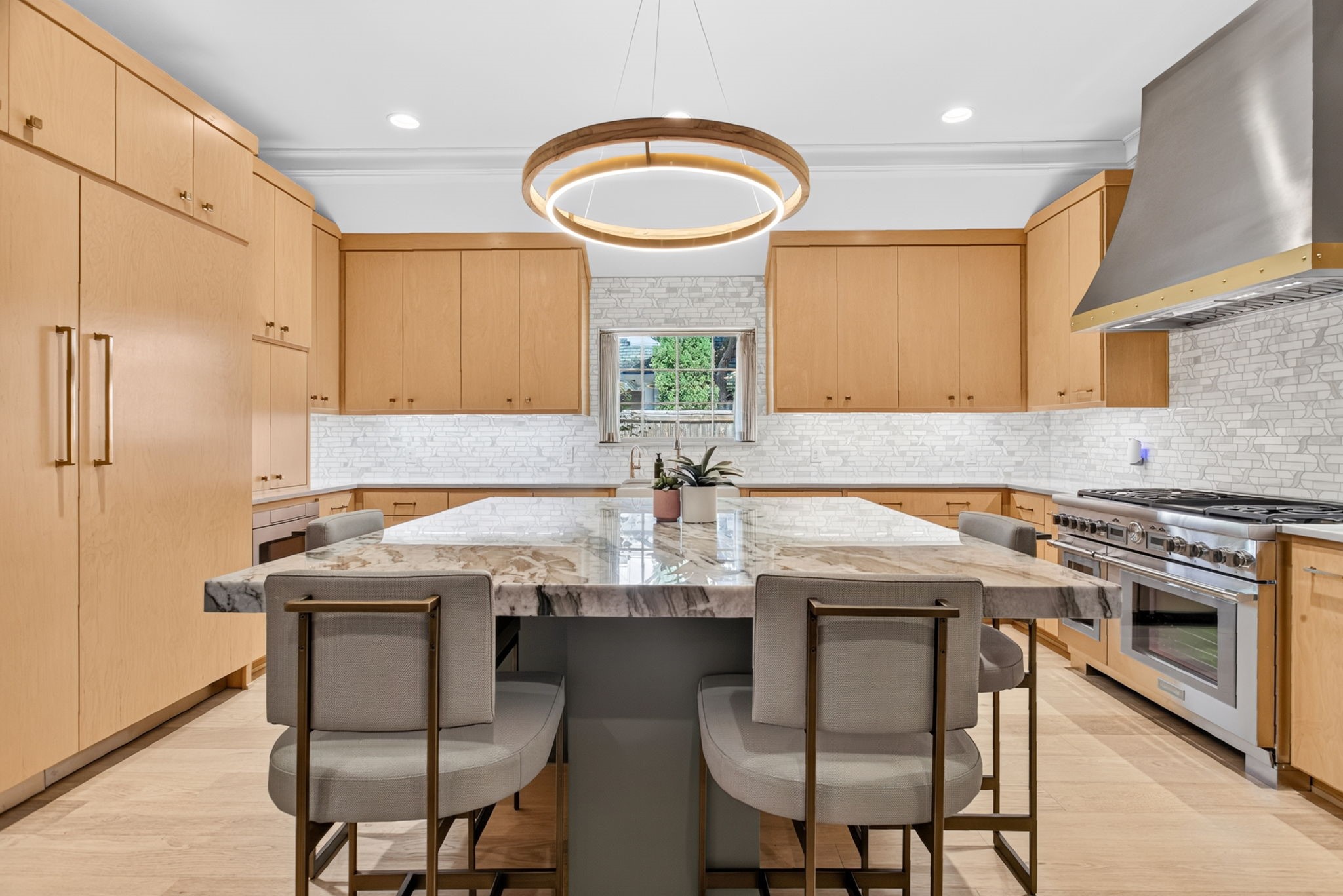 2832 Manorwood