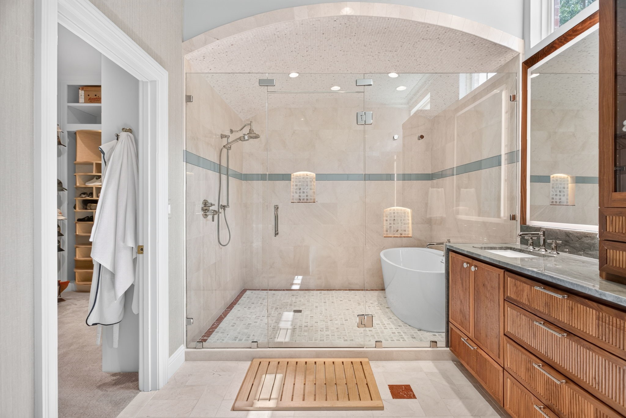 2832 Manorwood
