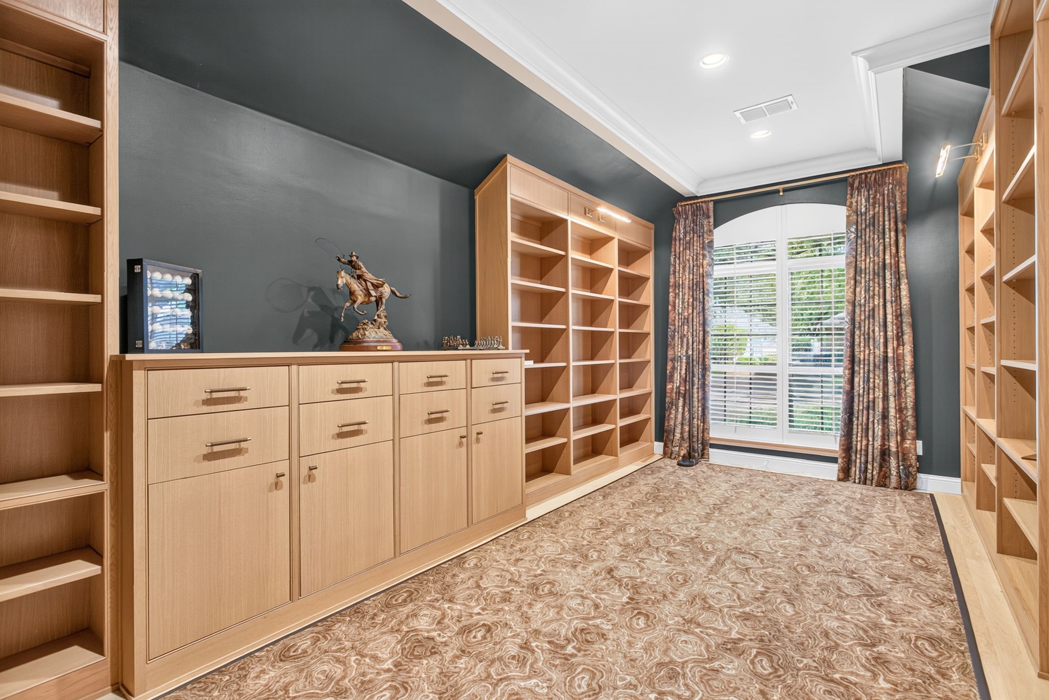 2832 Manorwood