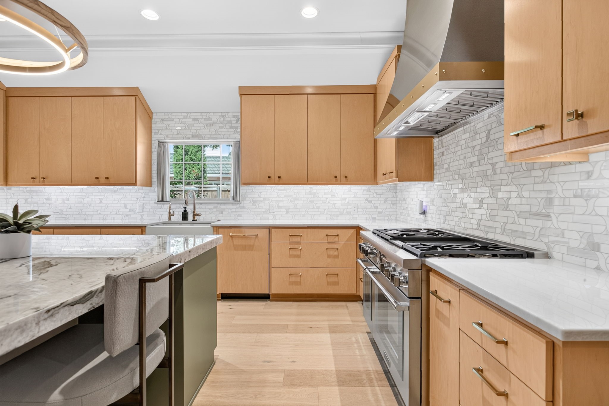 2832 Manorwood