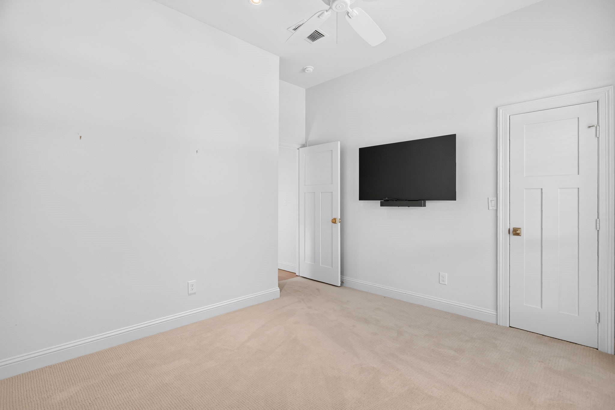 2832 Manorwood