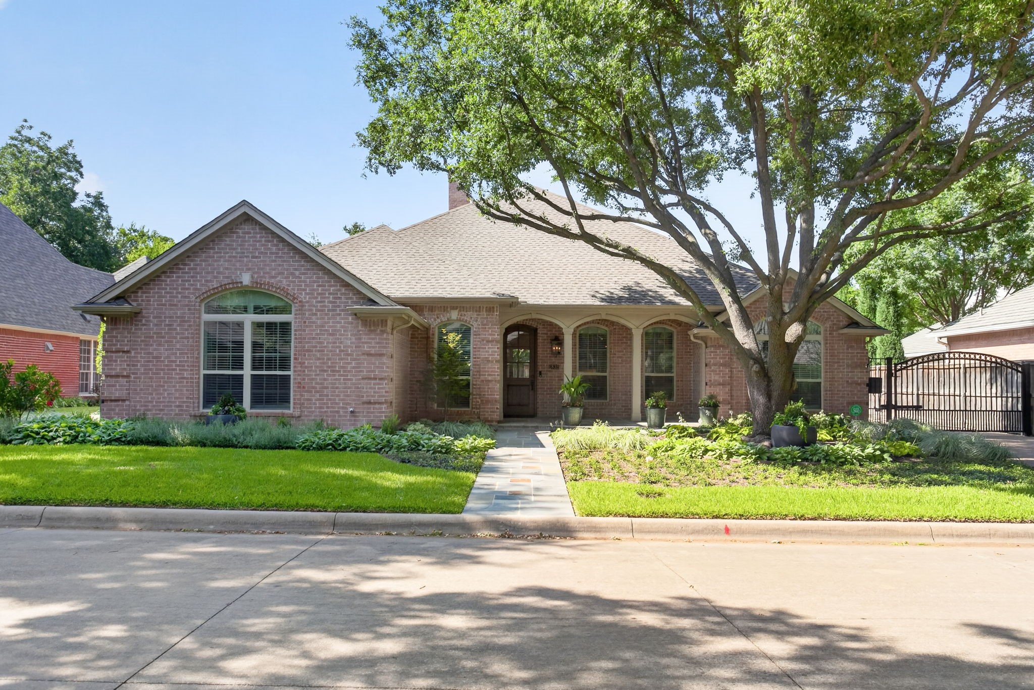 2832 Manorwood