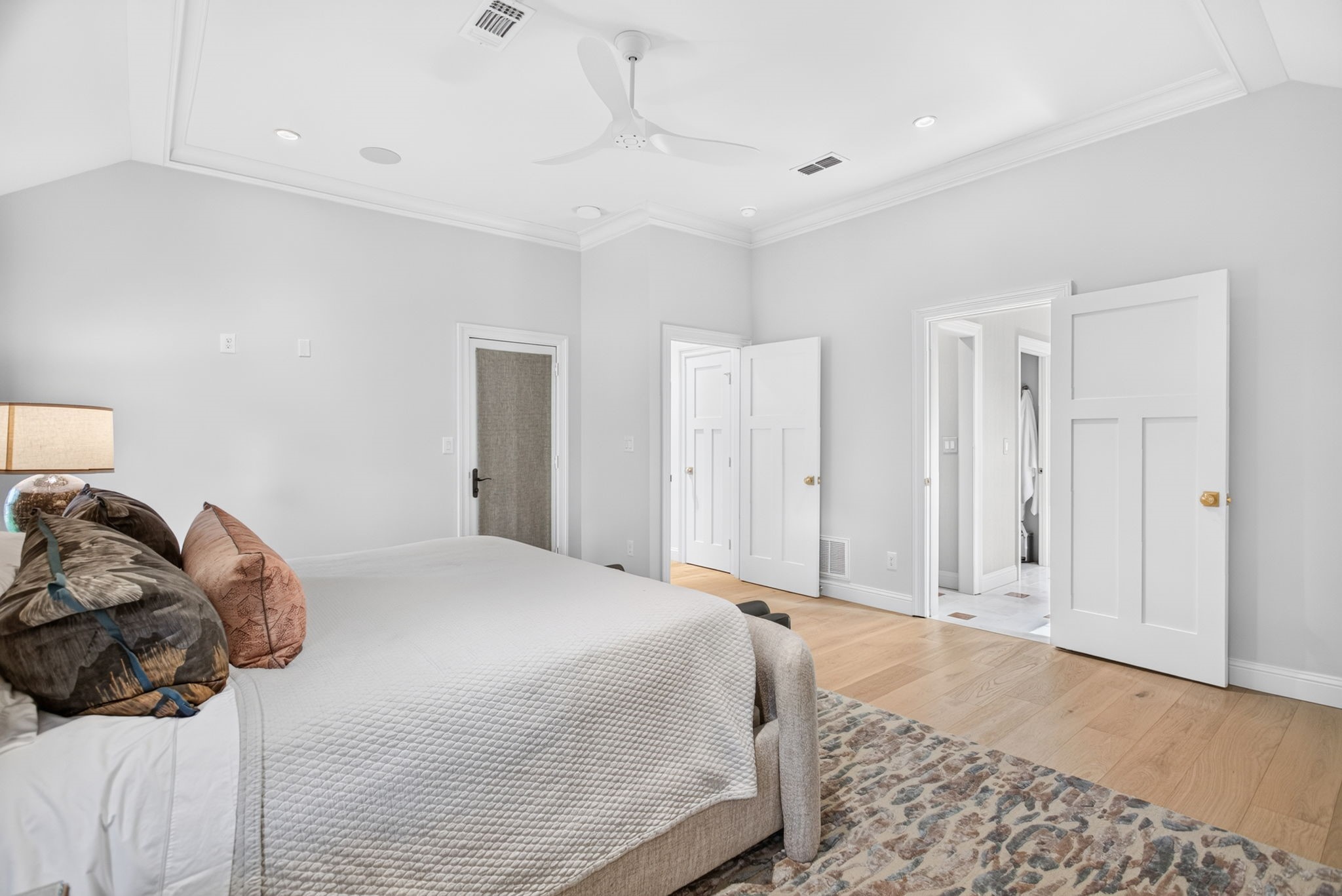 2832 Manorwood