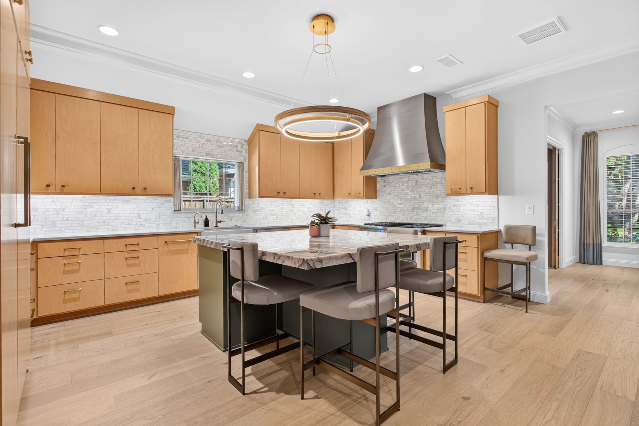2832 Manorwood