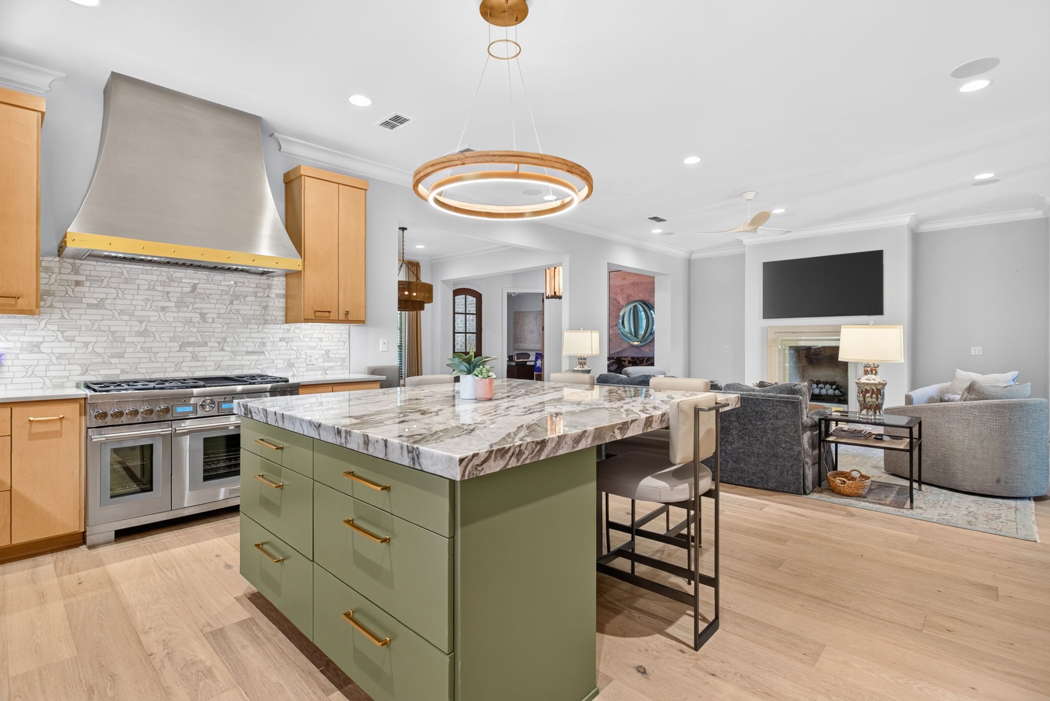 2832 Manorwood