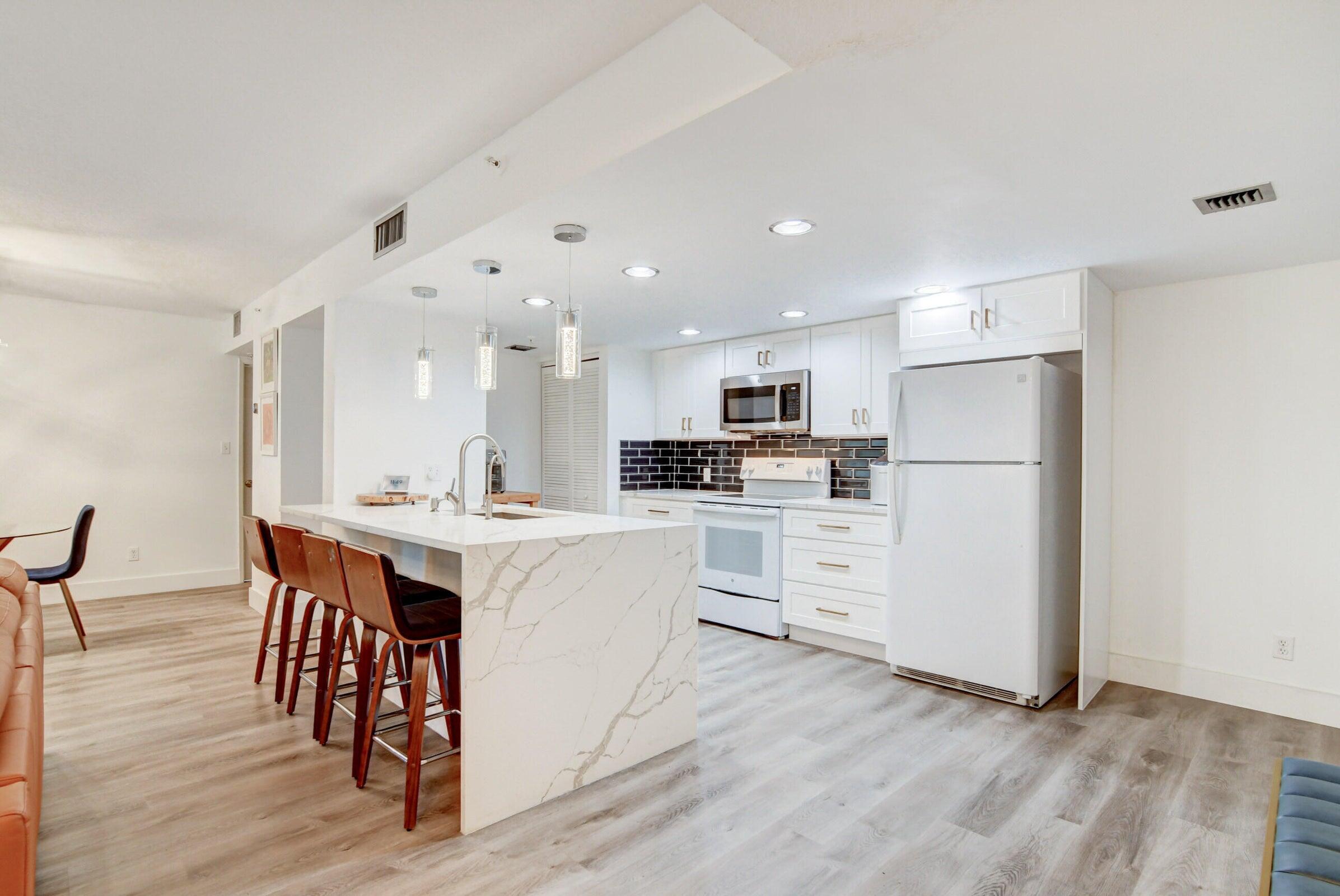 1915 Lavers Circle E504