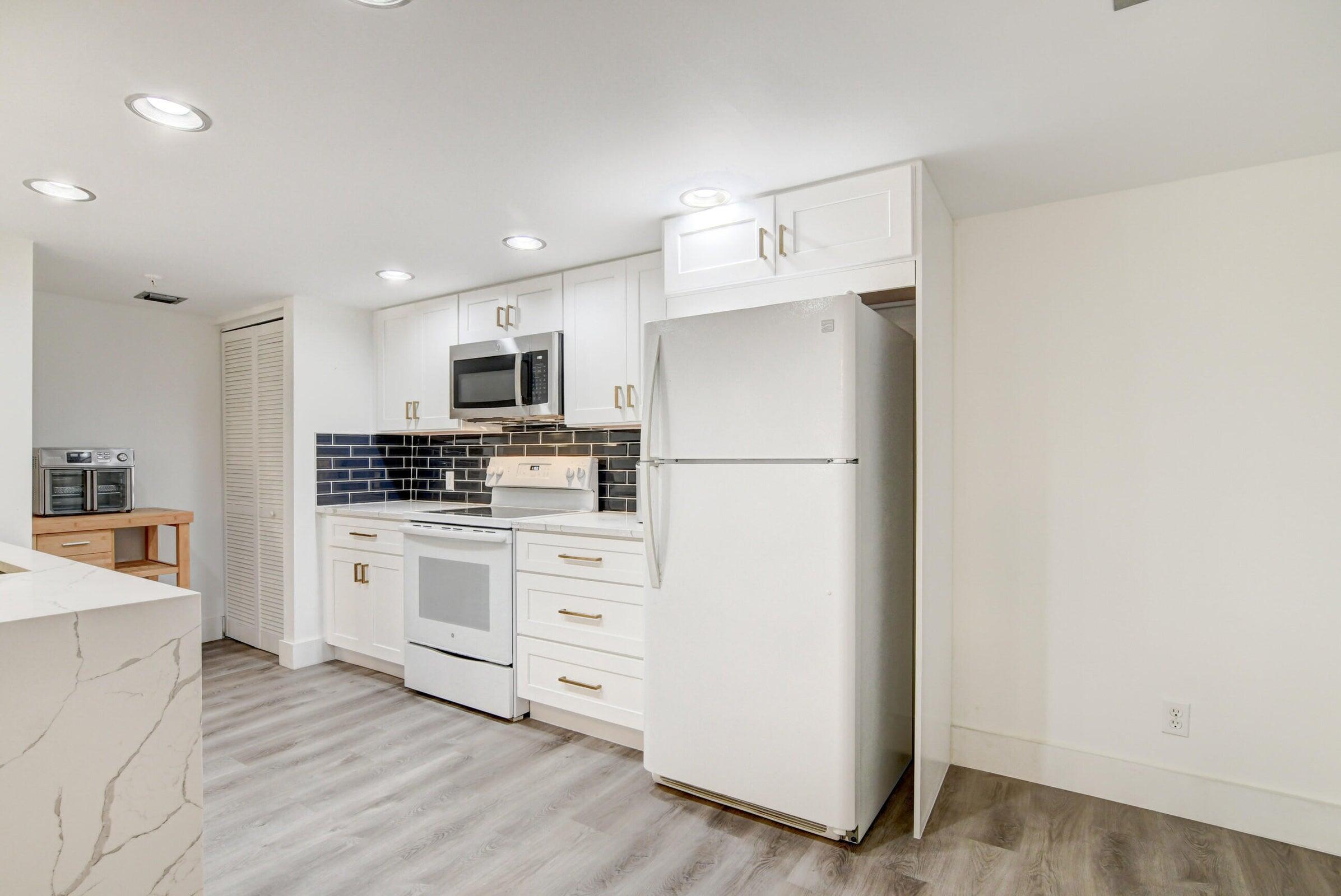 1915 Lavers Circle E504