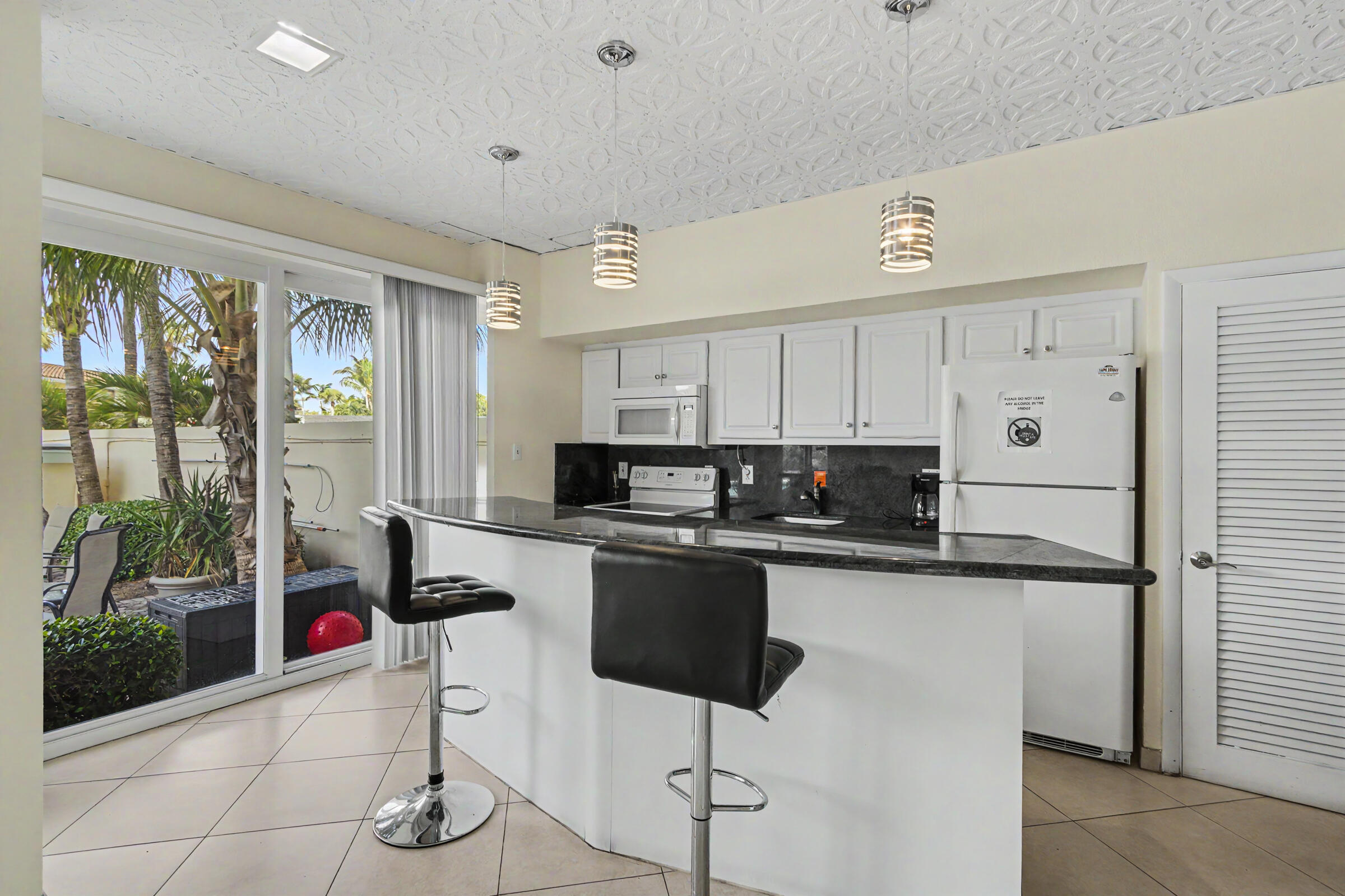 6000 N Ocean Boulevard 7b, Lauderdale-By-The-Sea Unit: 7b
