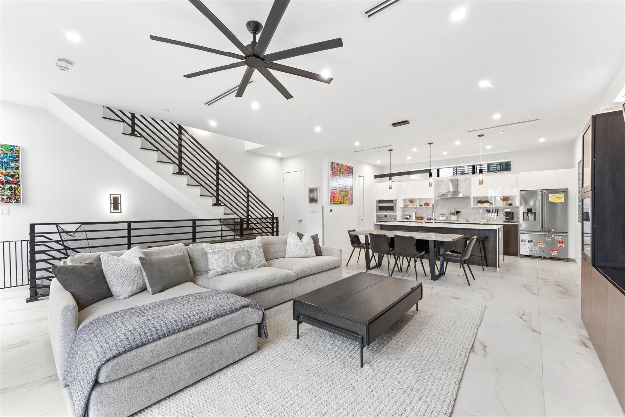 1048 N Victoria Park Road