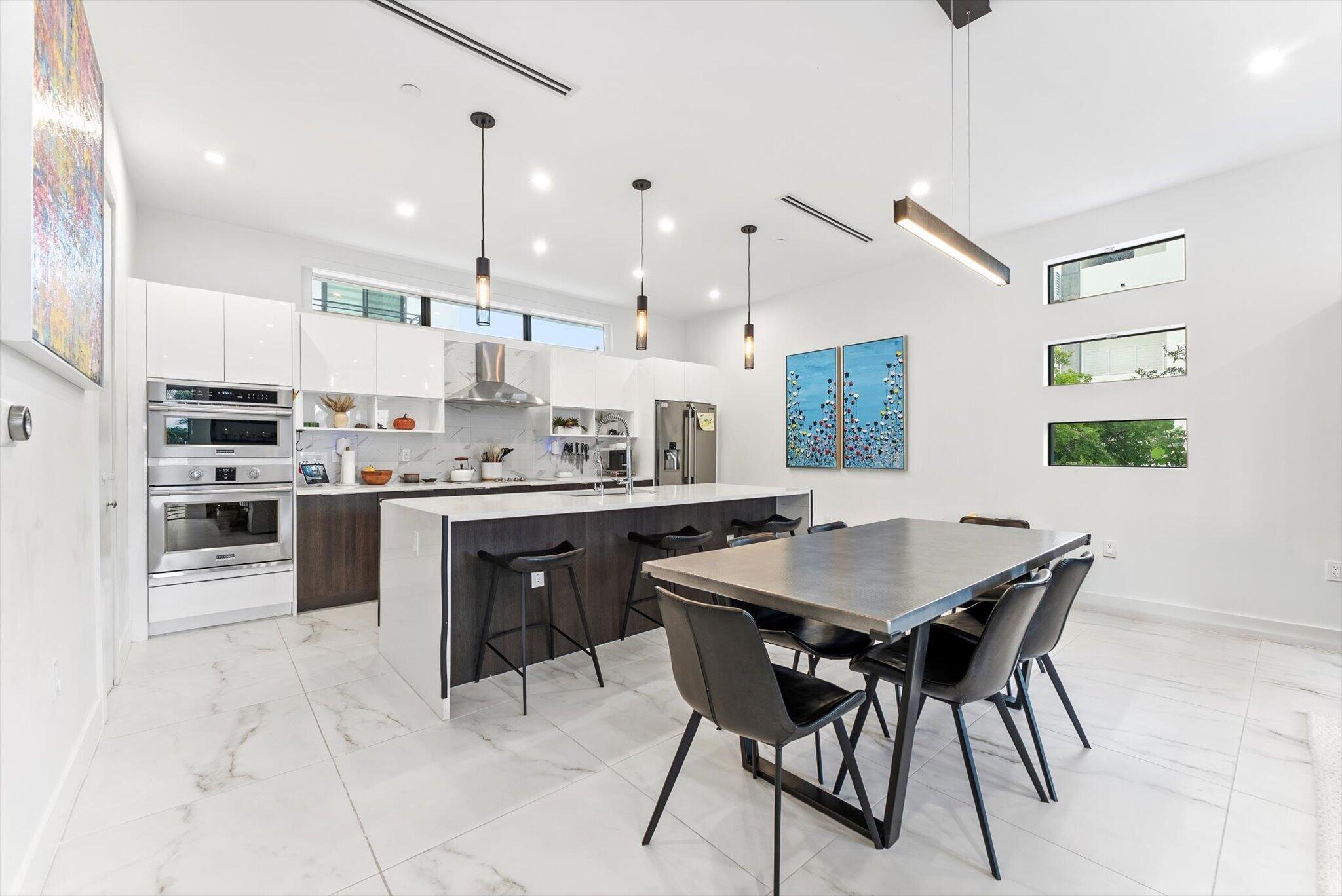 1048 N Victoria Park Road
