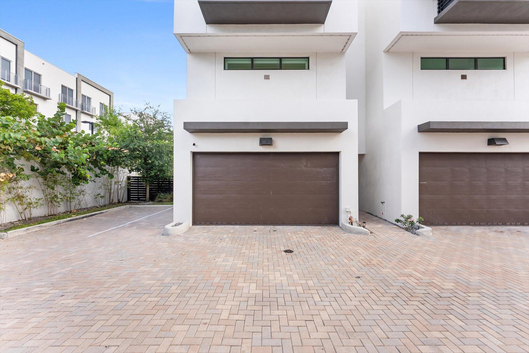 1048 N Victoria Park Road