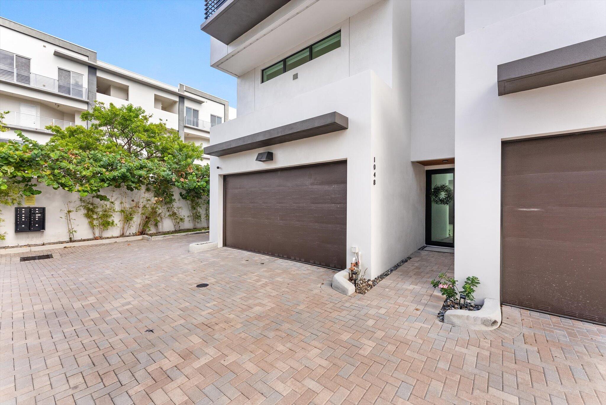 1048 N Victoria Park Road