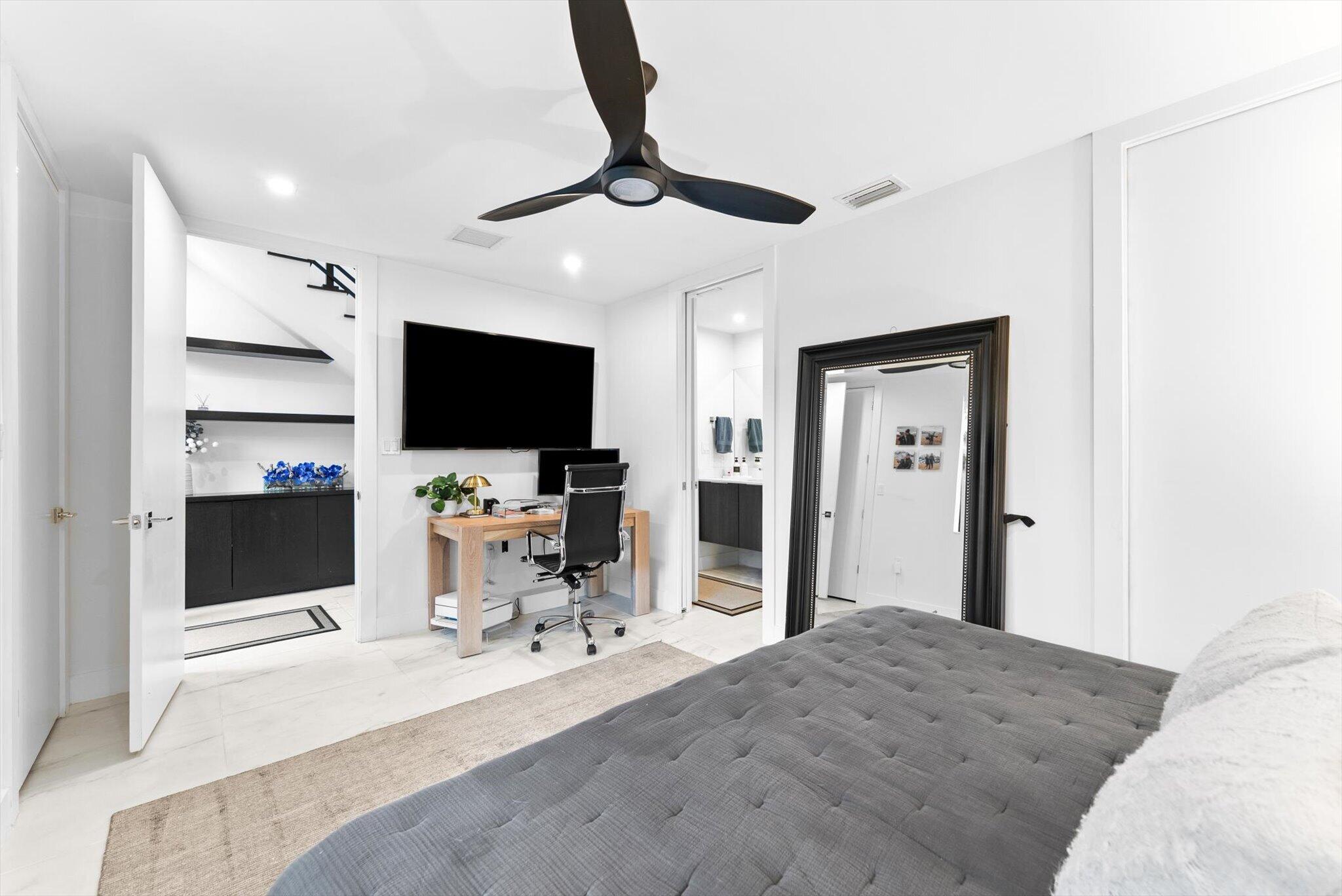1048 N Victoria Park Road