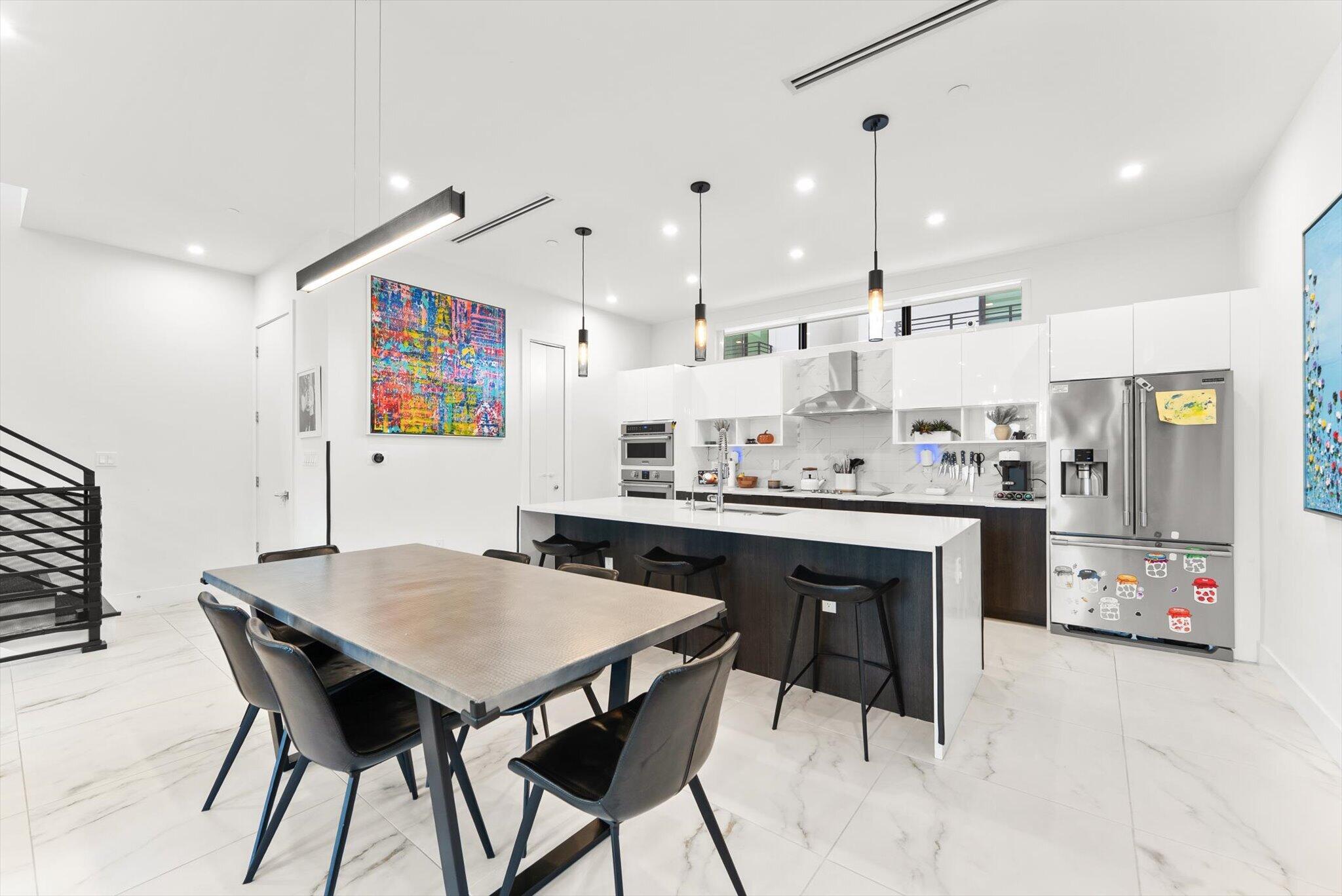 1048 N Victoria Park Road