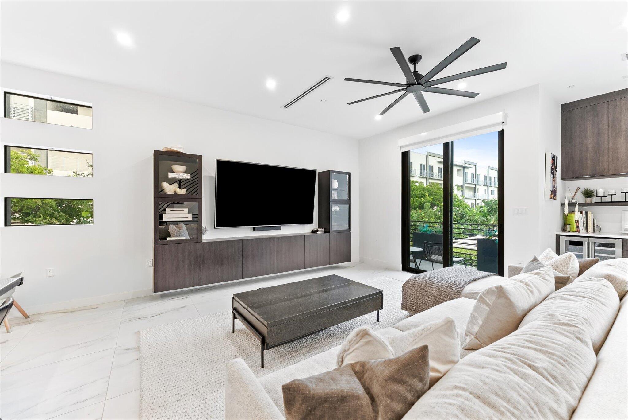 1048 N Victoria Park Road