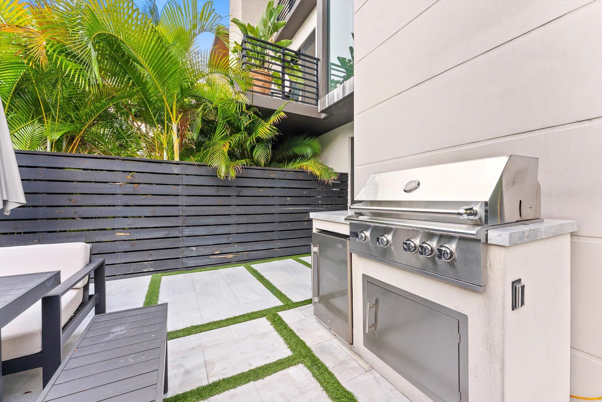 1048 N Victoria Park Road