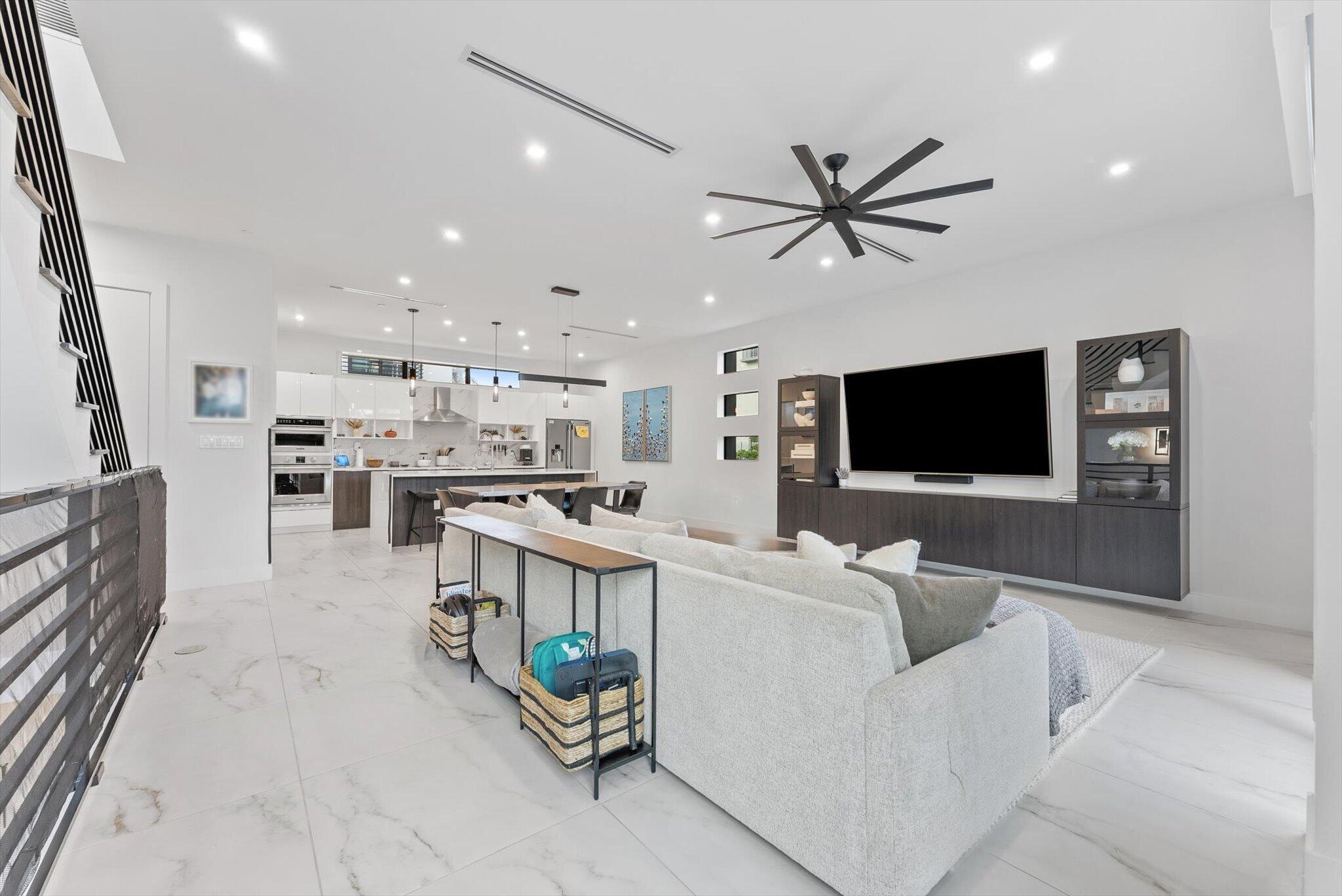 1048 N Victoria Park Road