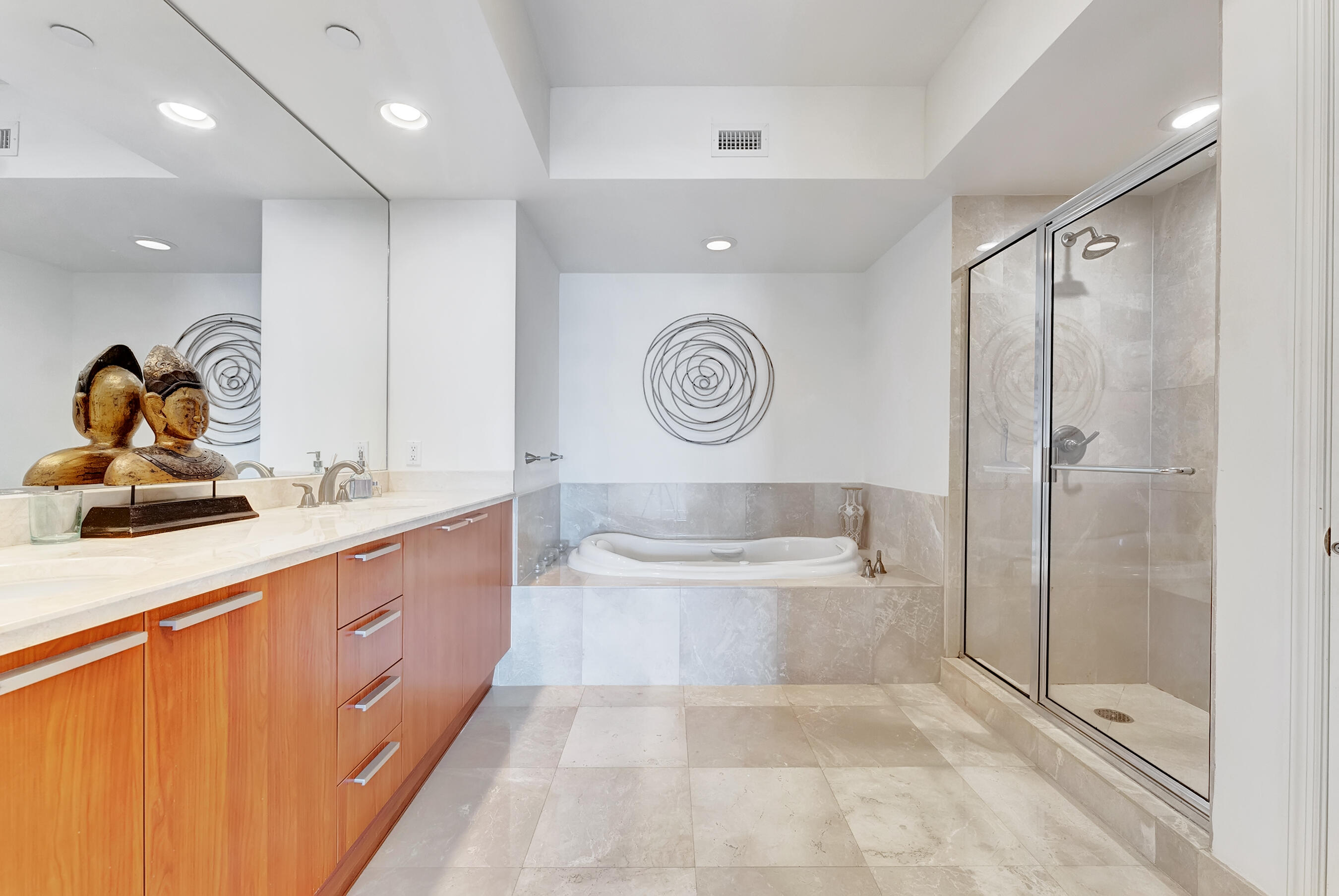 2650 Lake Shore Drive 1003