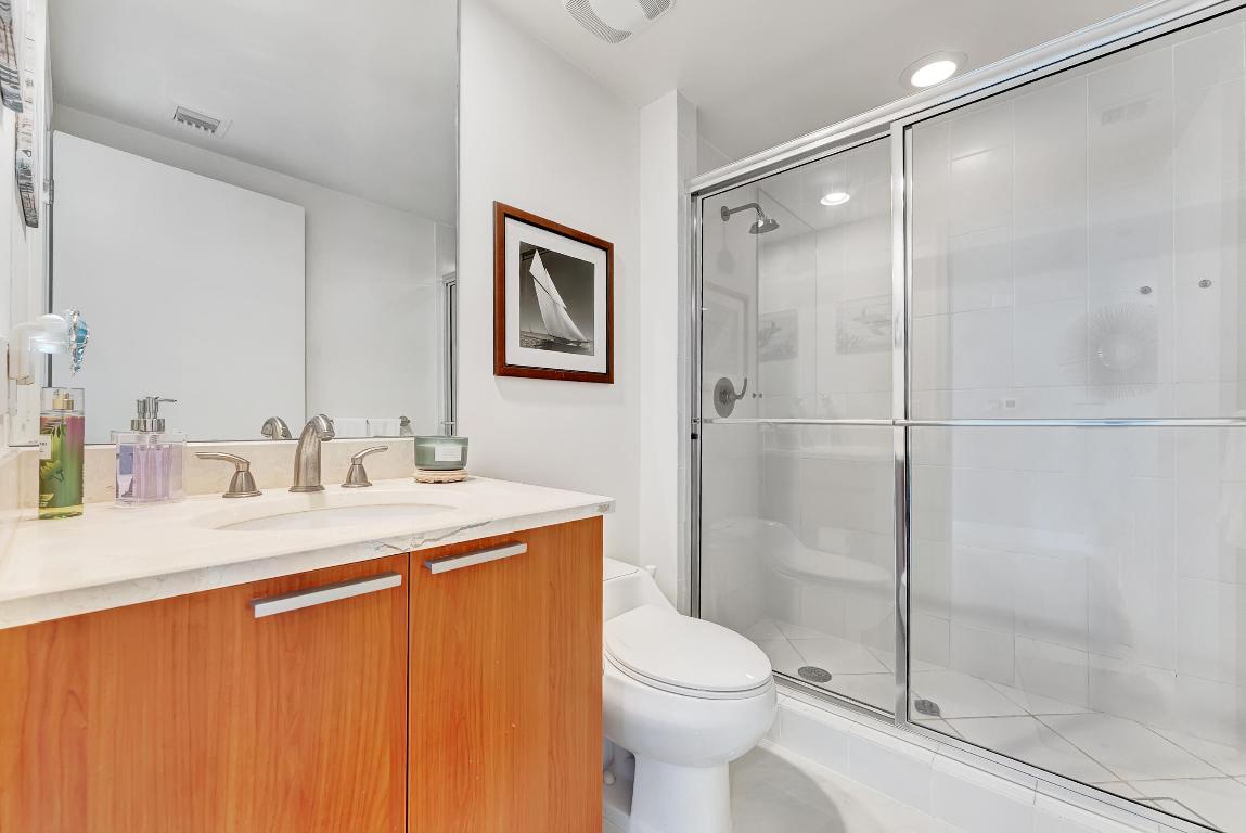 2650 Lake Shore Drive 1003