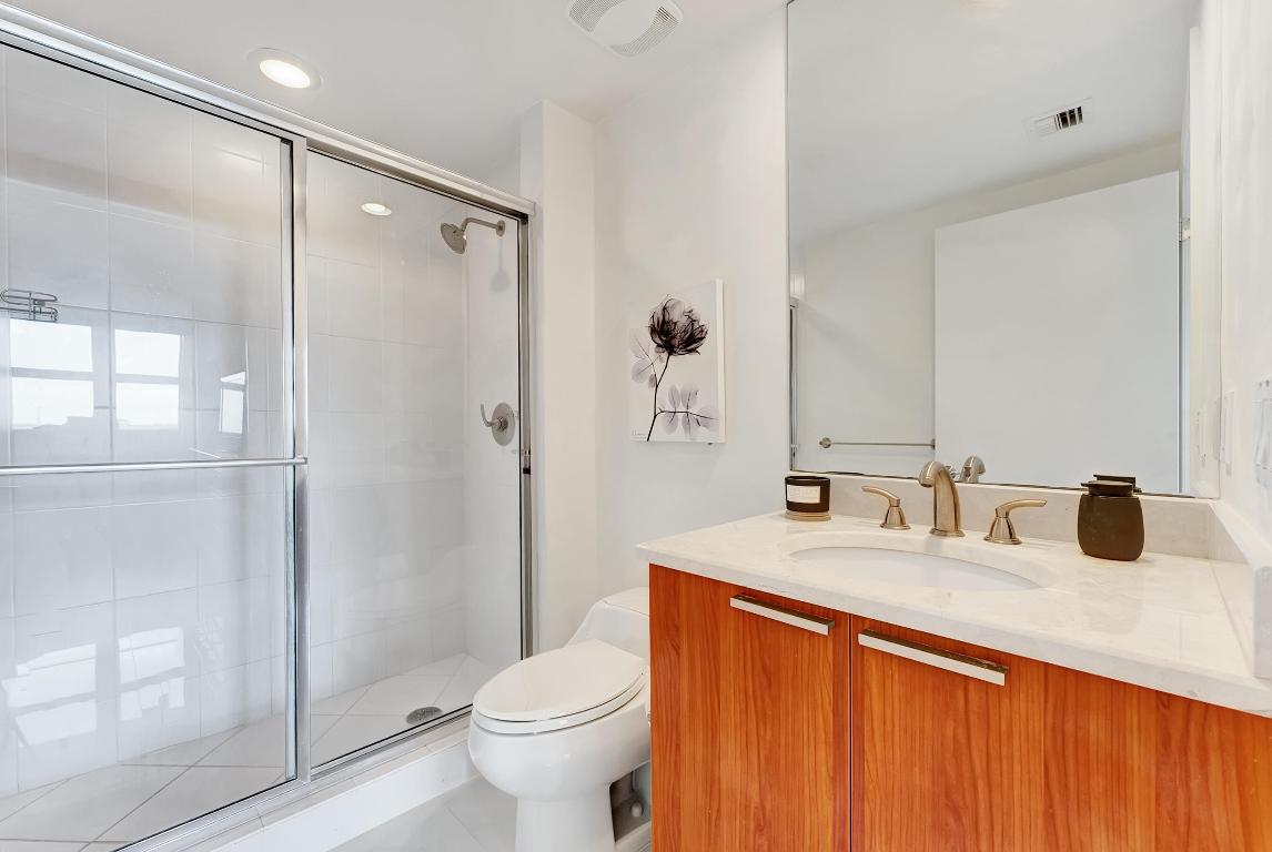 2650 Lake Shore Drive 1003