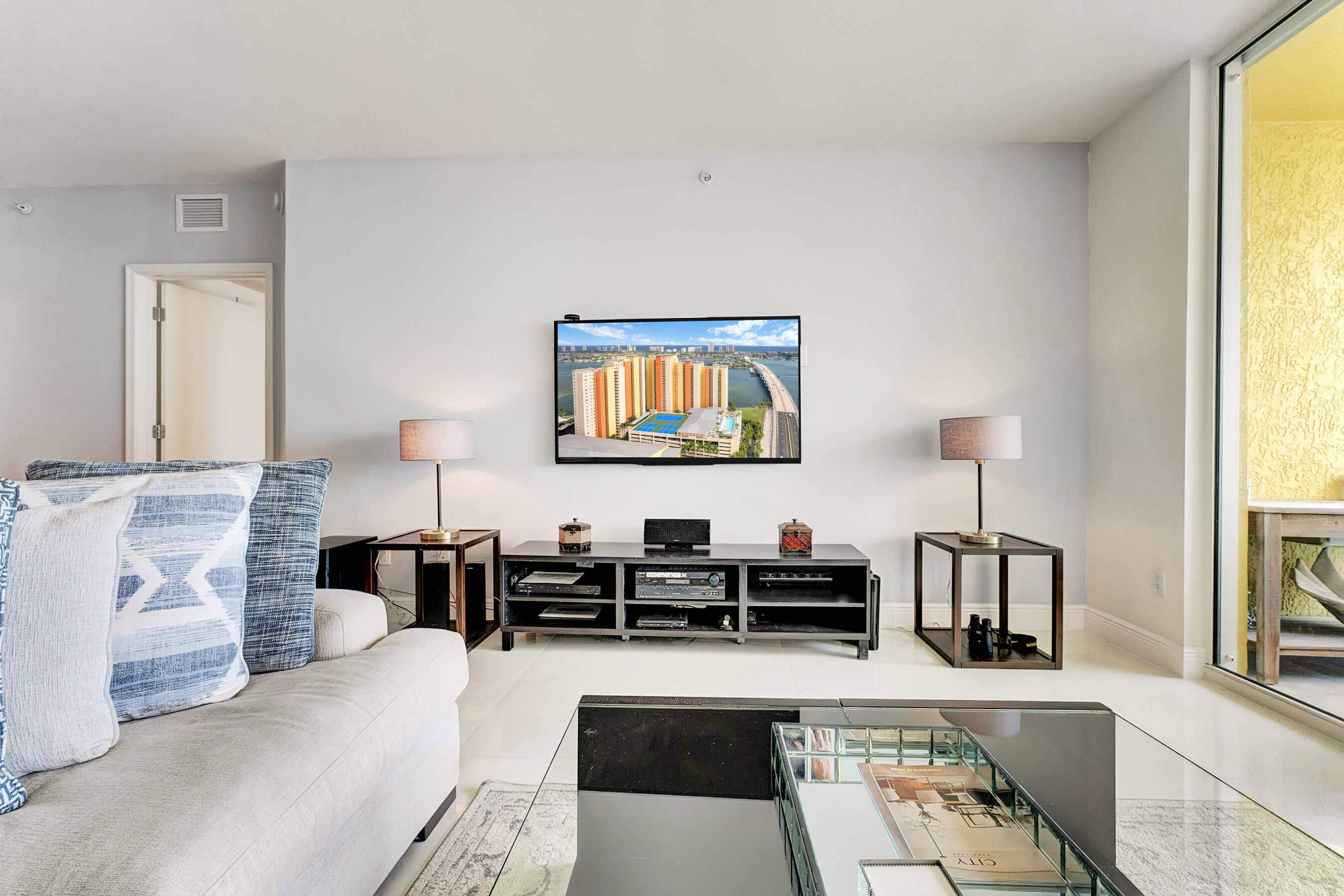 2650 Lake Shore Drive 1003