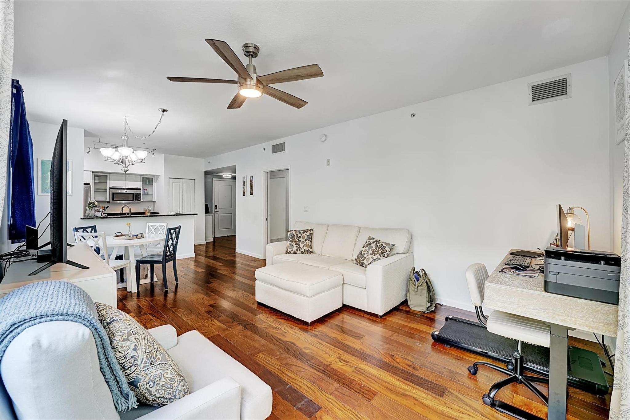 225 NE 1st Street 205