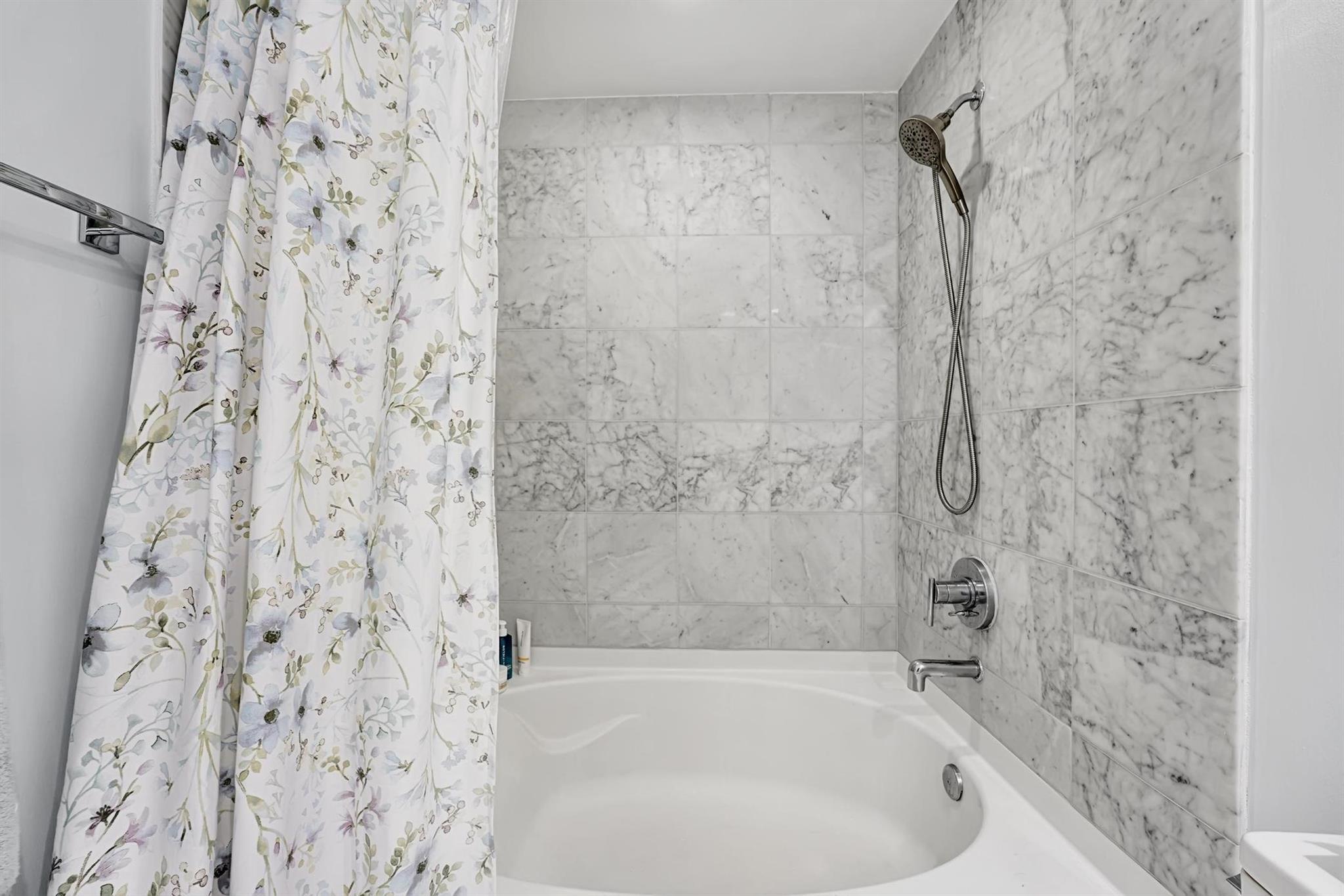 225 NE 1st Street 205