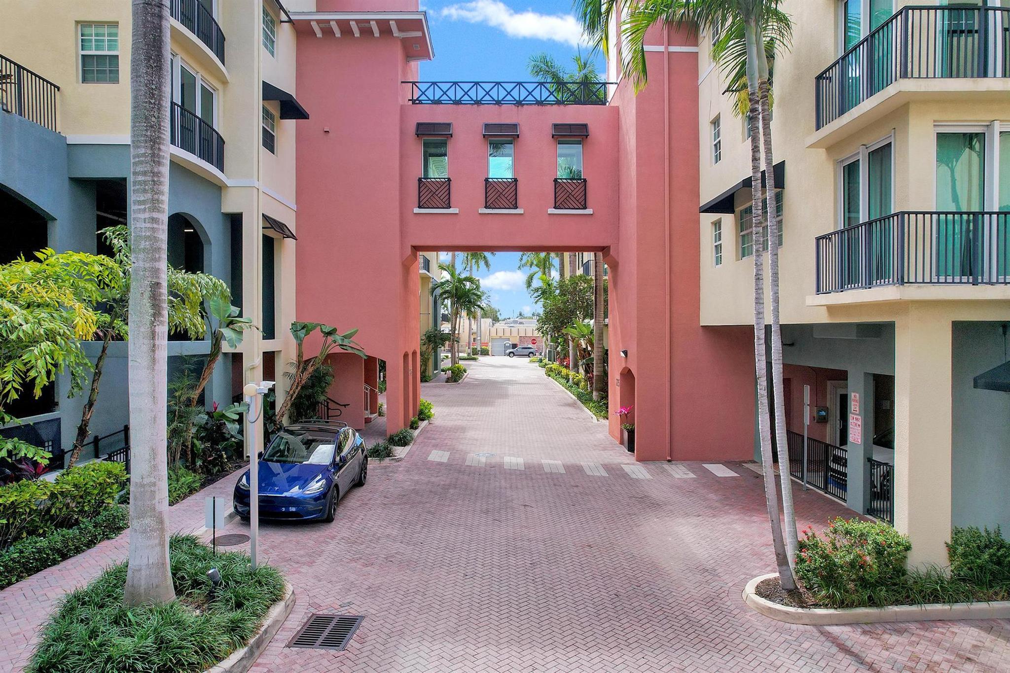 225 NE 1st Street 205