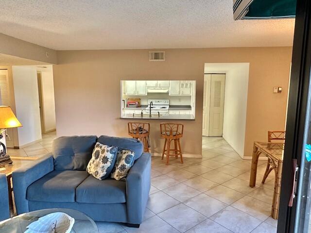 2455 Lindell Boulevard 3103