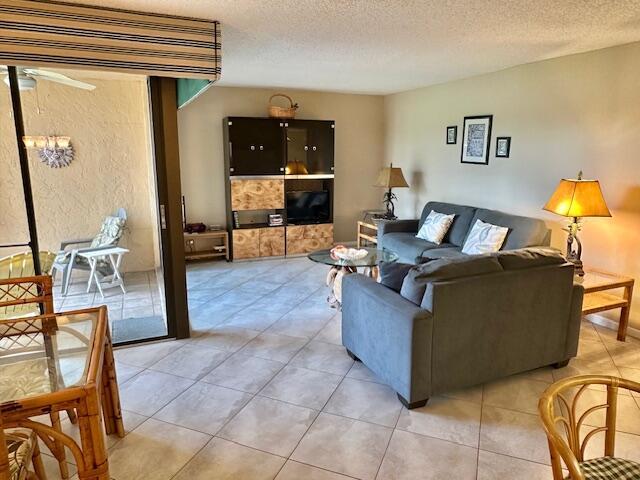 2455 Lindell Boulevard 3103