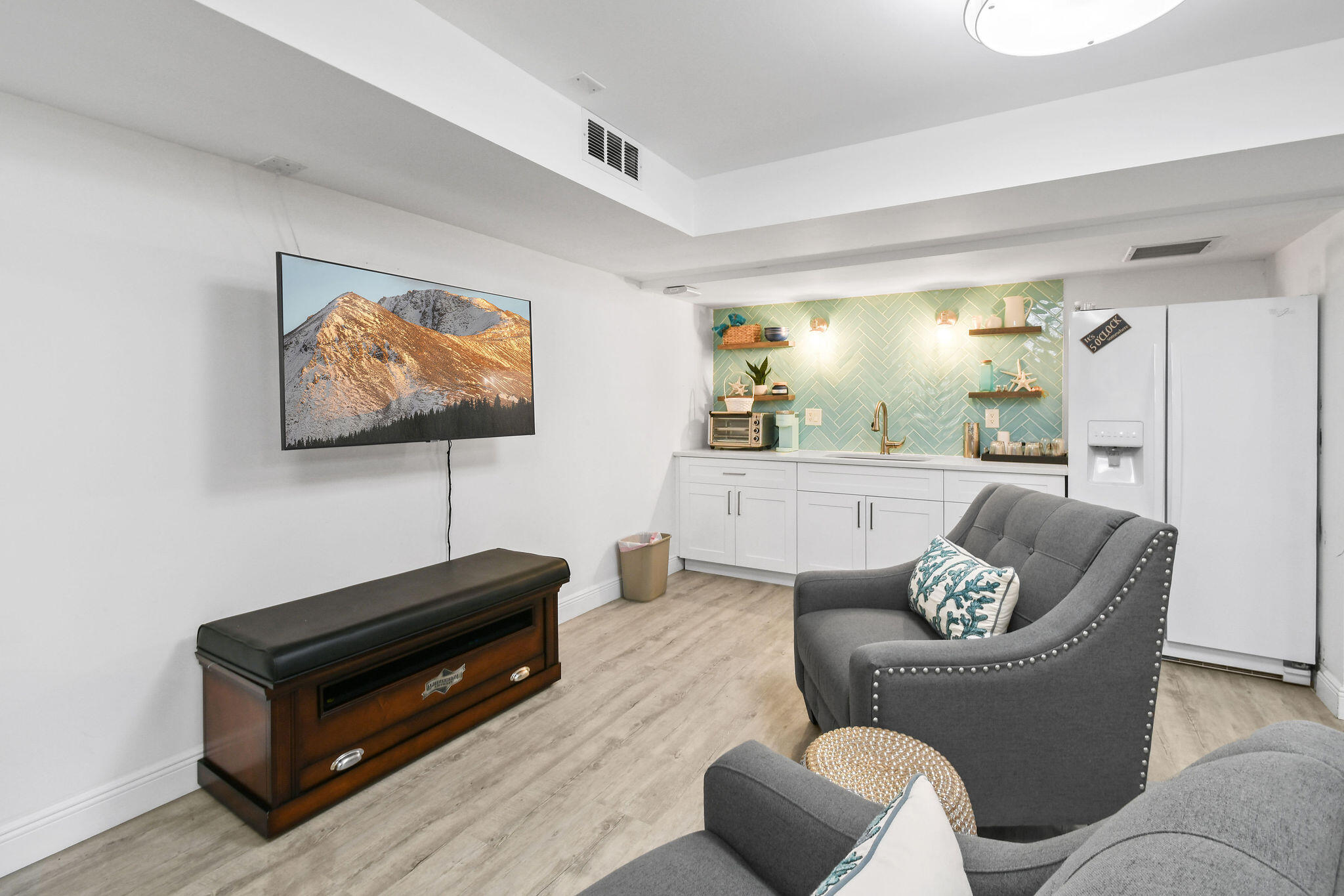 1100 Surf Road 214