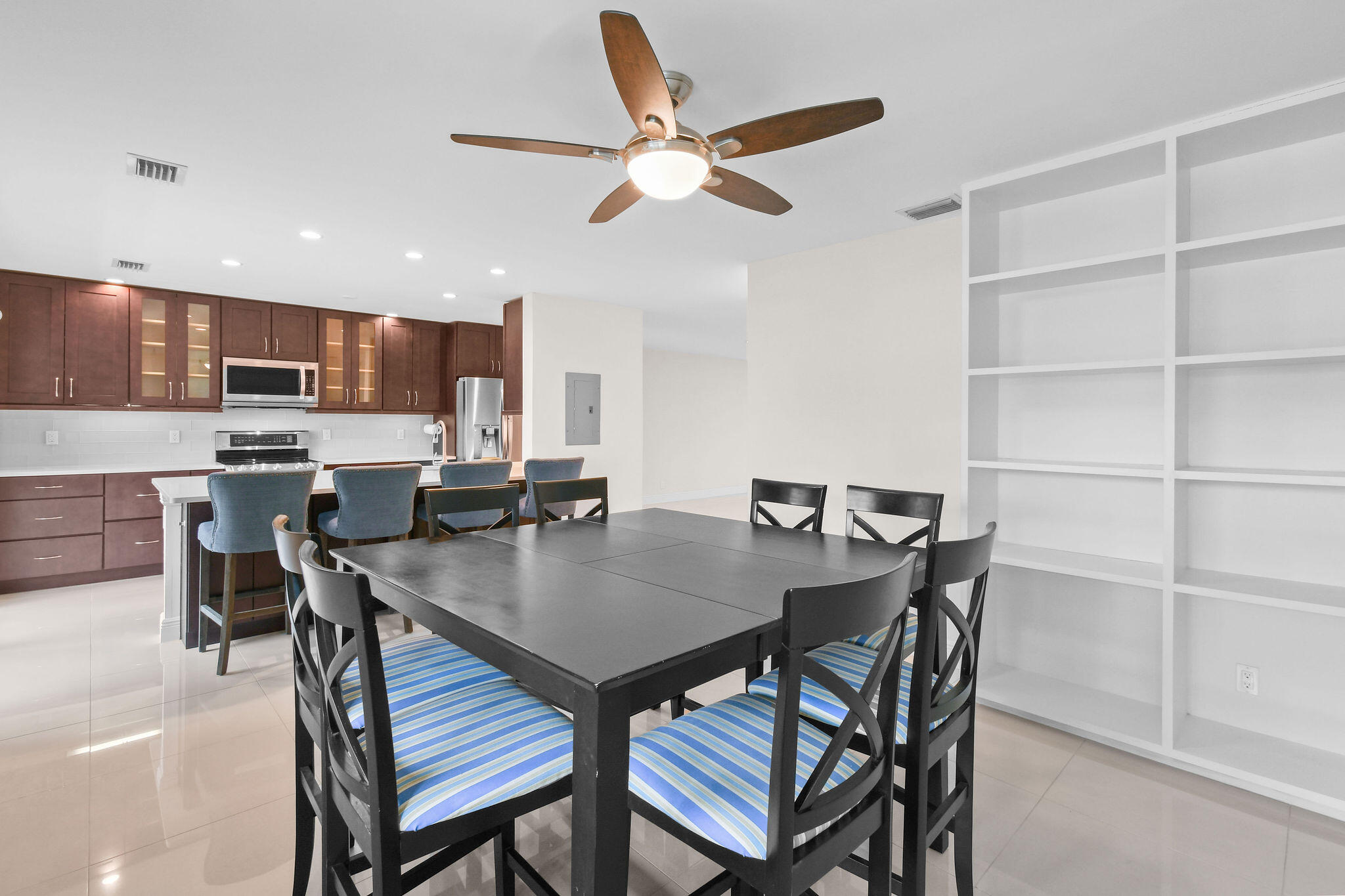 1100 Surf Road 214