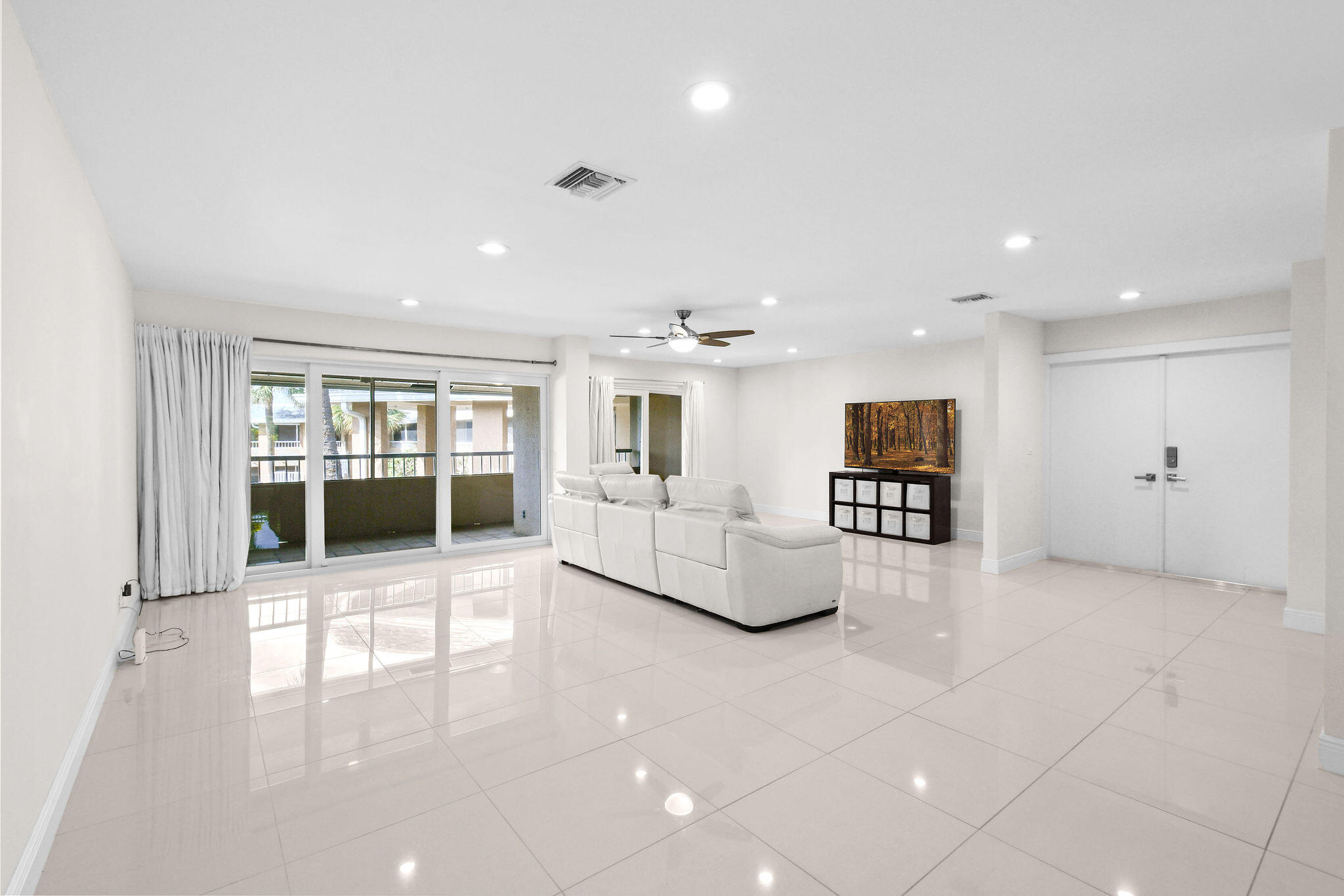 1100 Surf Road 214