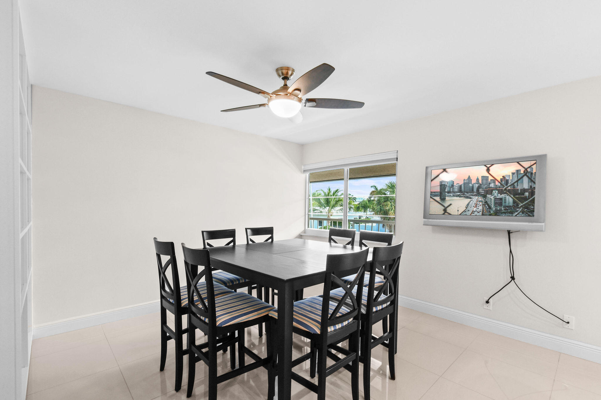 1100 Surf Road 214