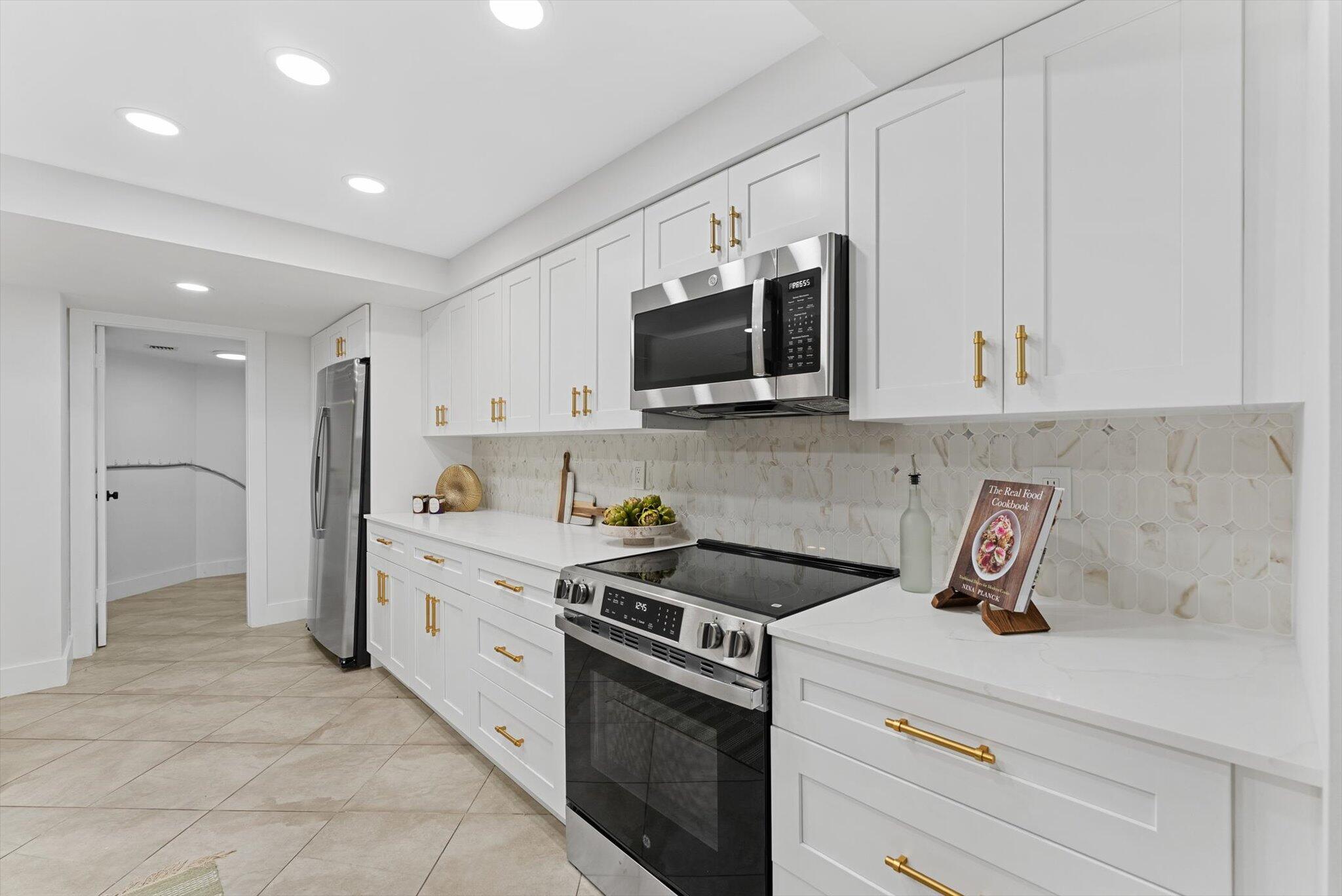 2455 Lindell Boulevard 3103