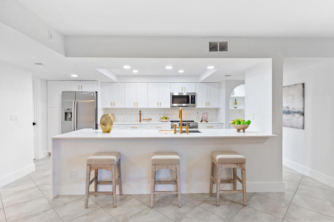 2455 Lindell Boulevard 3103