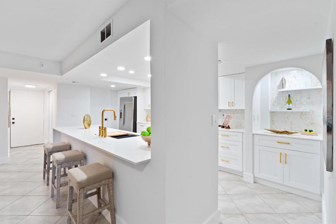 2455 Lindell Boulevard 3103